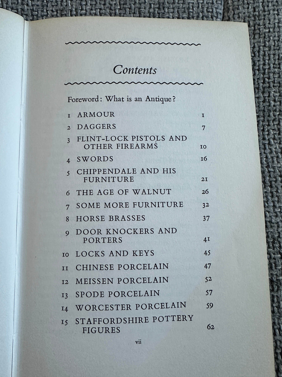 1970*1st* A First Book Of Antiques - Cyril Bracegirdle (Leslie Atkinson Illust) Heinemann - Honeyburn Books (UK)