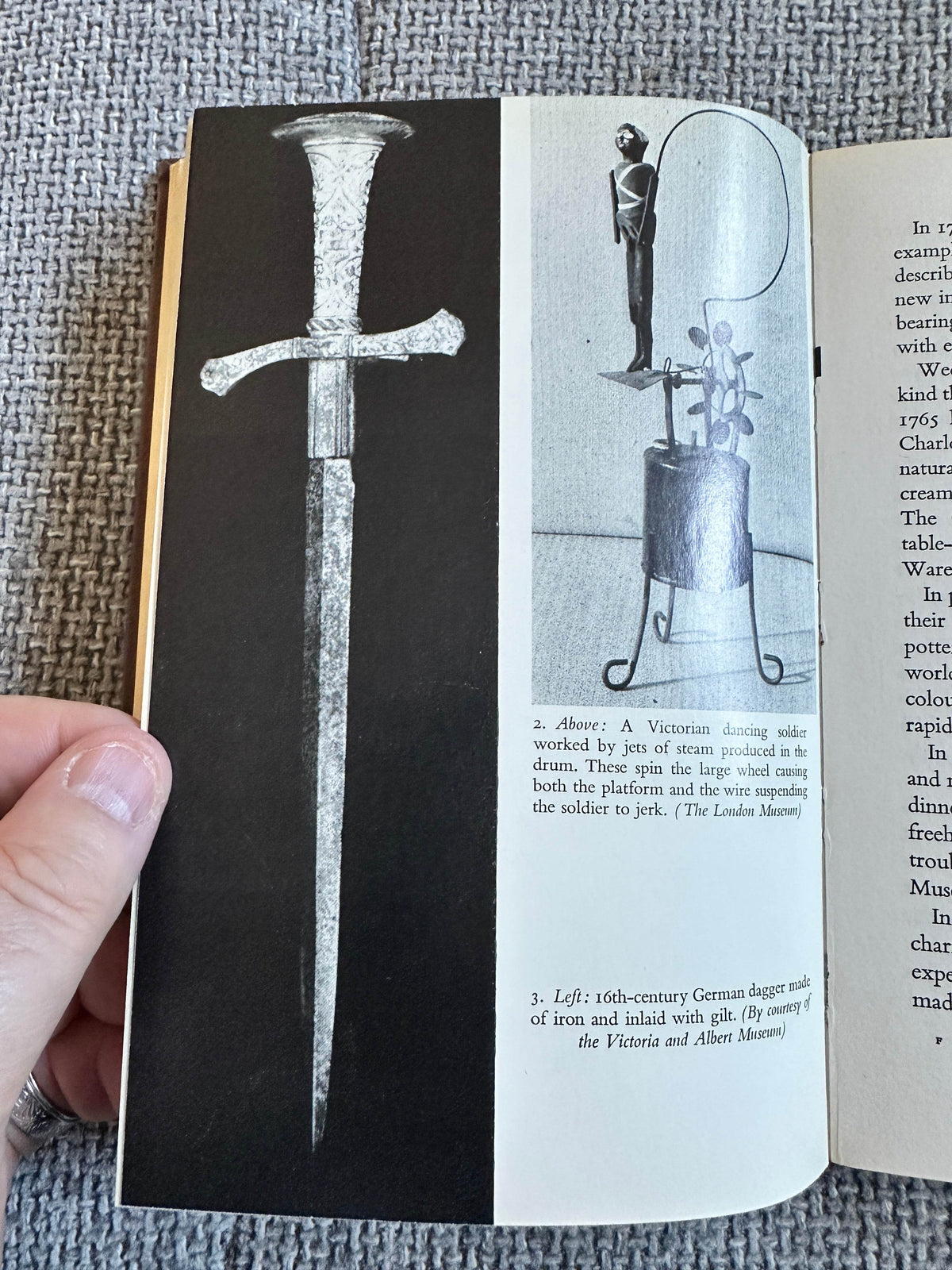 1970*1st* A First Book Of Antiques - Cyril Bracegirdle (Leslie Atkinson Illust) Heinemann - Honeyburn Books (UK)