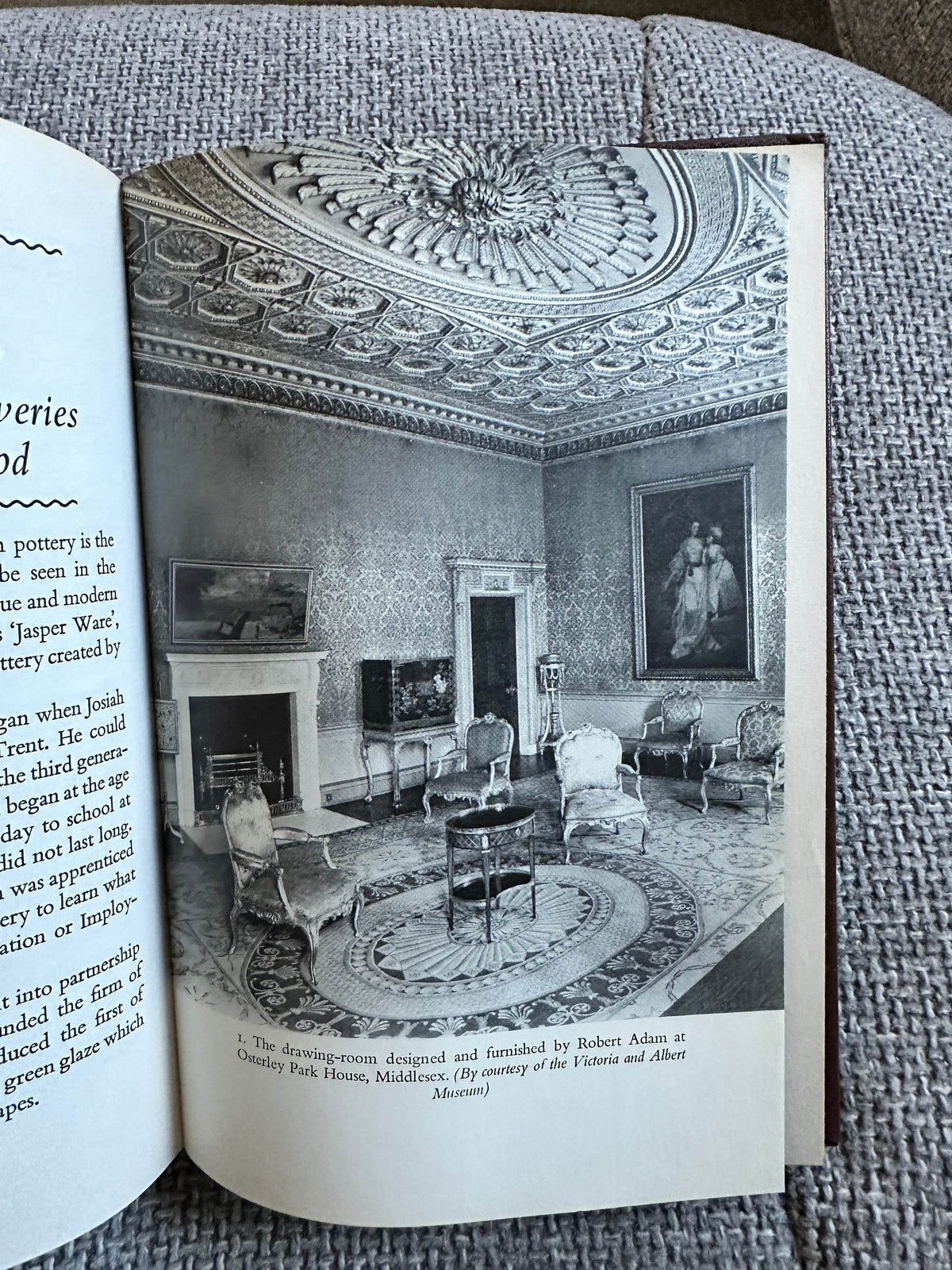 1970*1st* A First Book Of Antiques - Cyril Bracegirdle (Leslie Atkinson Illust) Heinemann - Honeyburn Books (UK)
