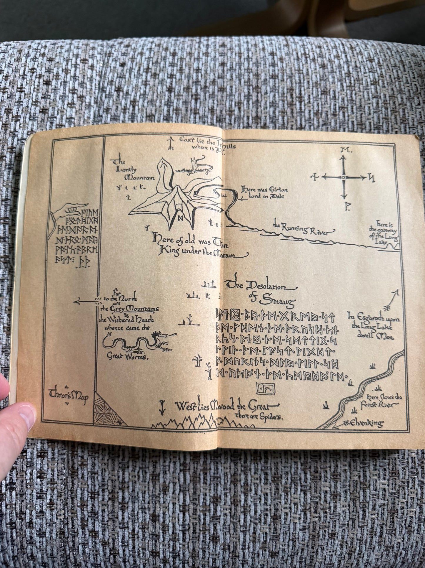 1974 The Hobbit - J. R. R. Tolkien (Unwin Books)