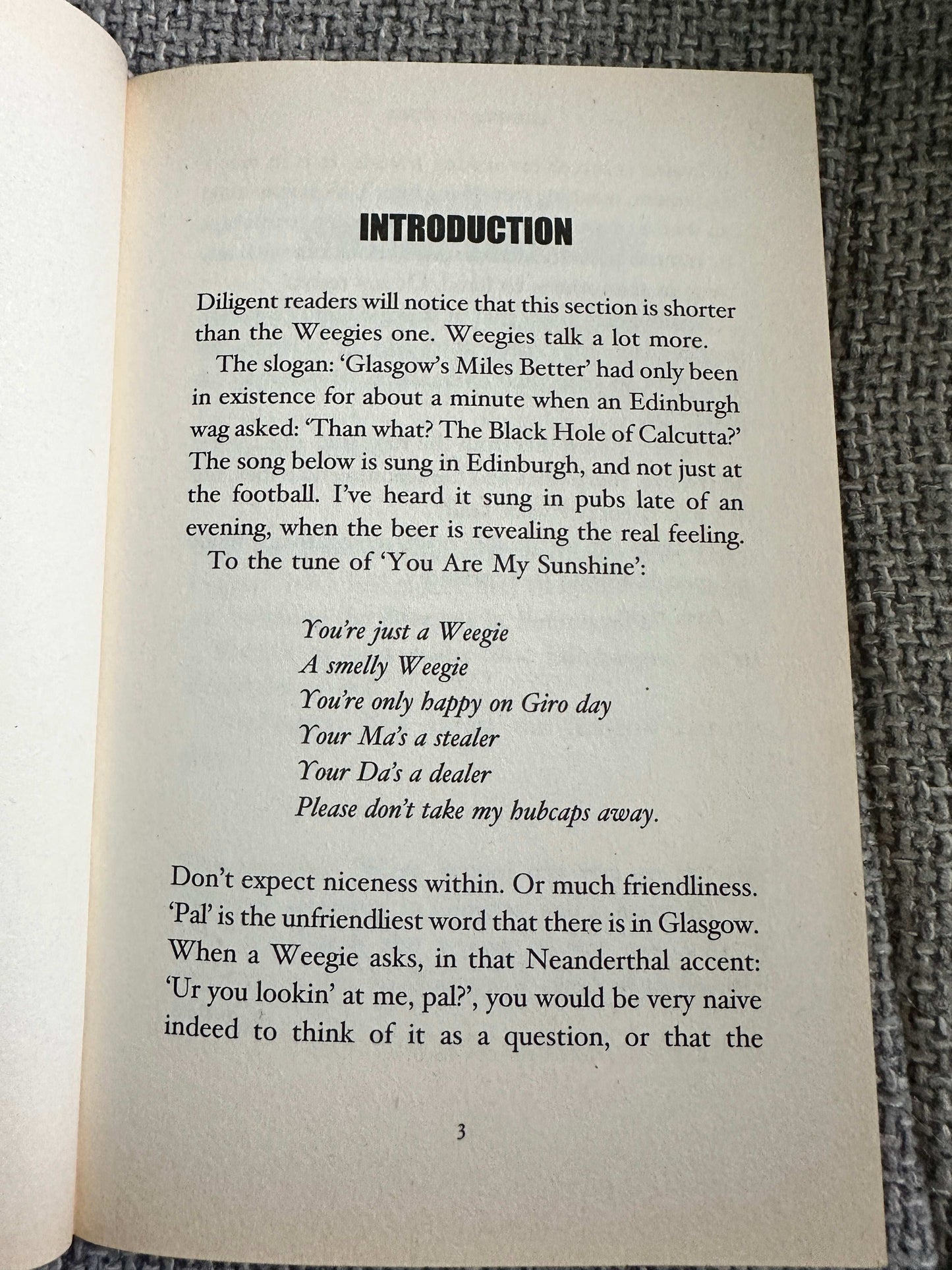Page from the edinbuggers vs weegies book showing the introduction with humorous Glasgow and Edinburgh dialect text