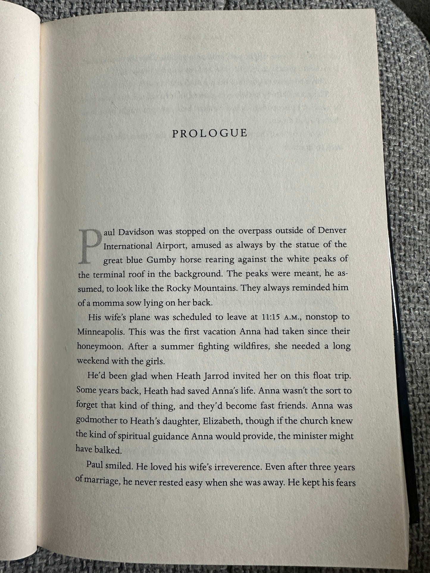 Prologue page of Destroyer Angel Nevada Barr first edition with text and imagery of the book's beginning