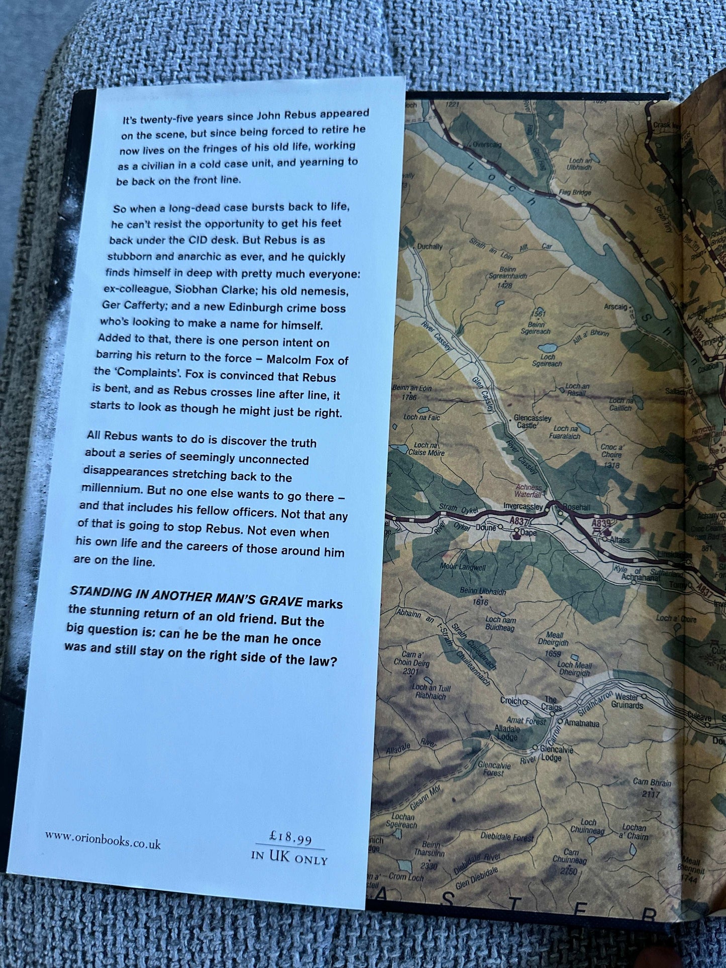 Back cover of Standing in Another Man’s Grave Rebus novel UK with a detailed map and descriptive text
