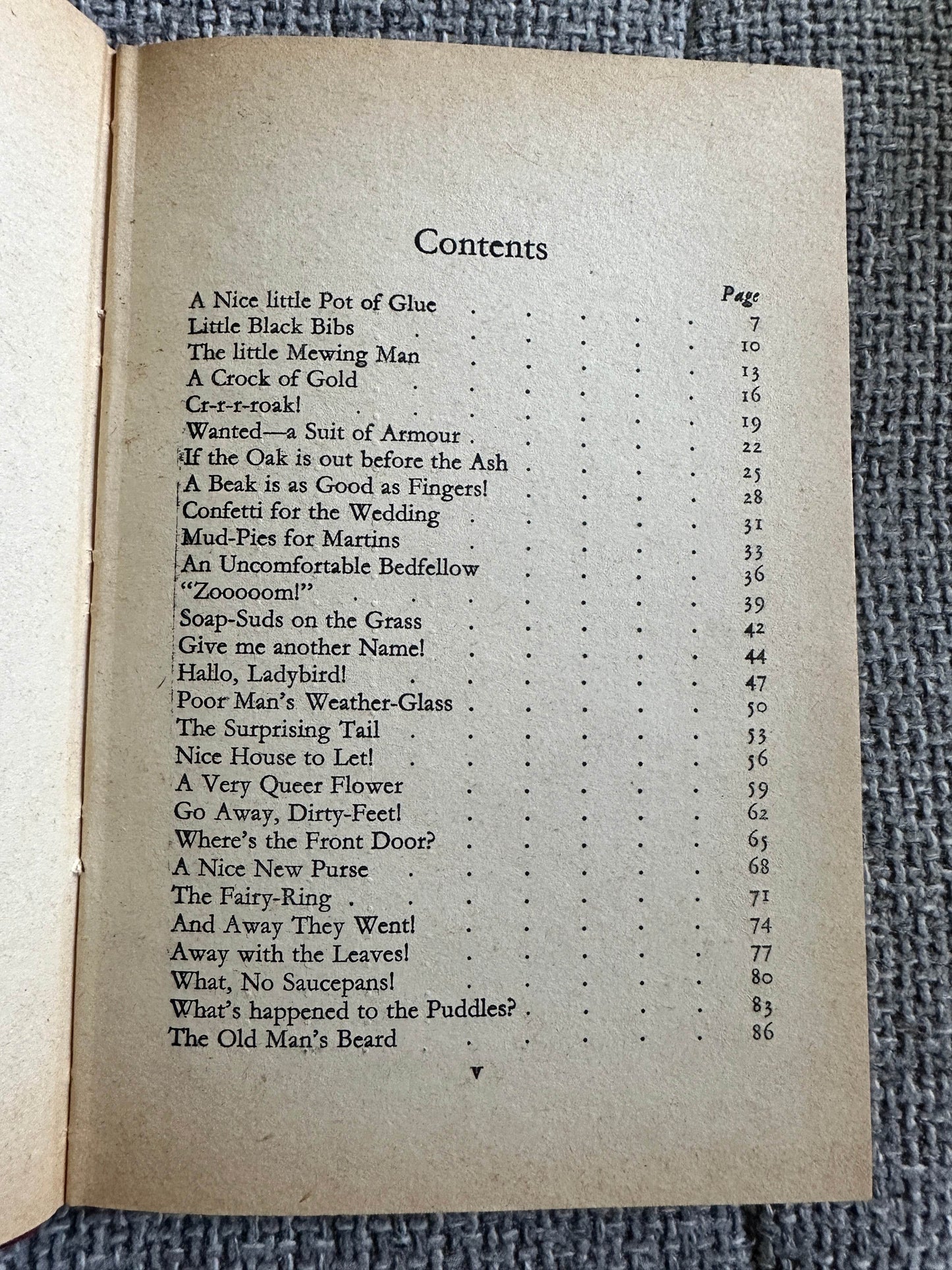 Contents page of The Adventures of Pip Enid Blyton vintage book featuring various chapter titles.