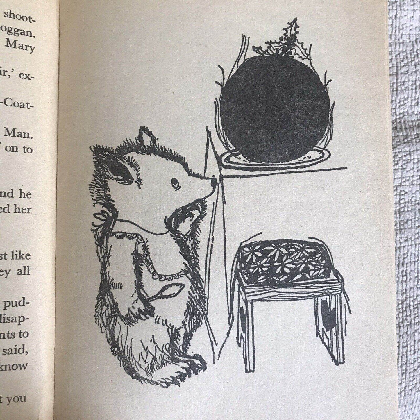 1970 Mary Plain On Holiday - Gwynedd Rae(Janina Ede Illust) Knight Books - Honeyburn Books (UK)