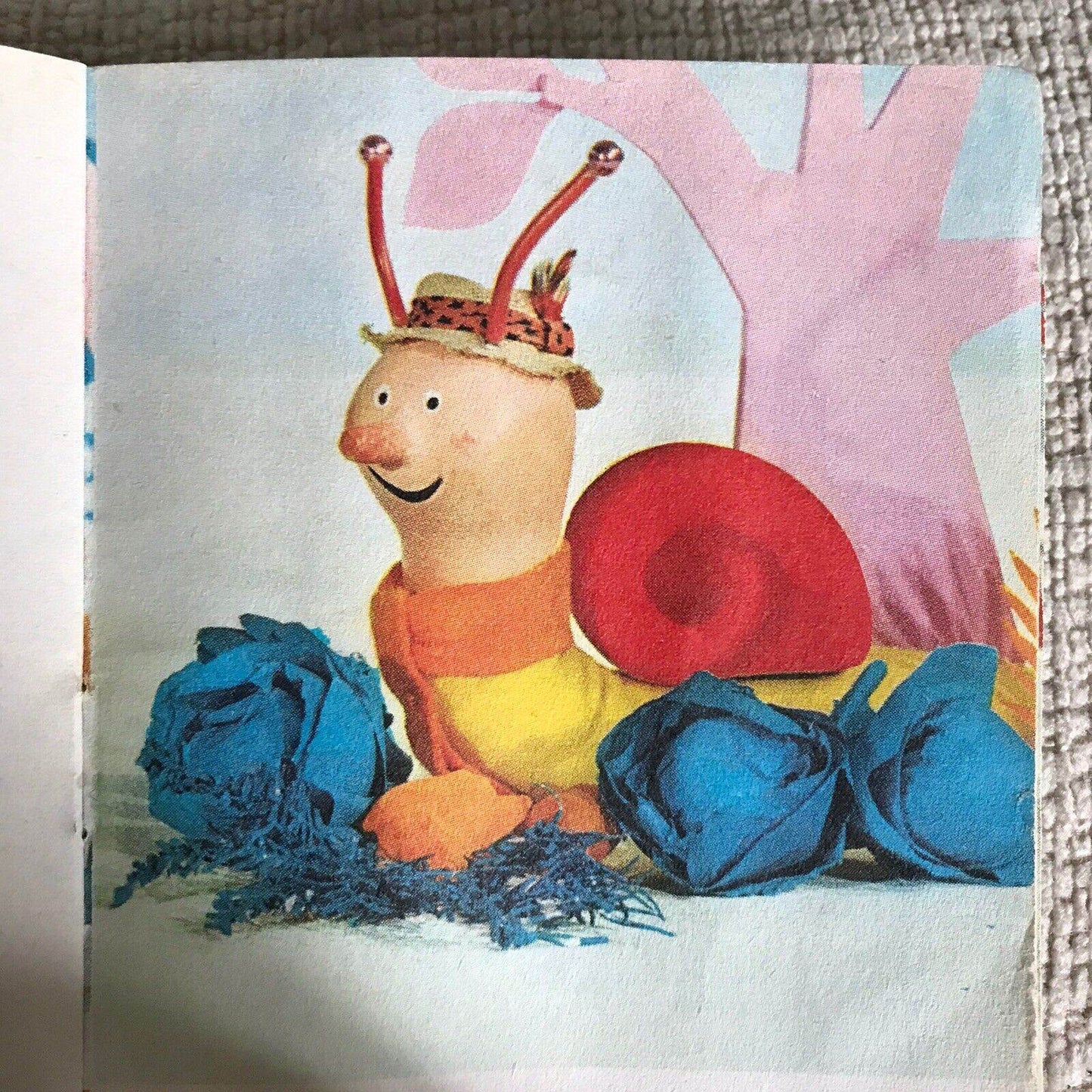 1969 Magic Roundabout Puzzle Find The Rocking Chair (Mini Book) - Honeyburn Books (UK)