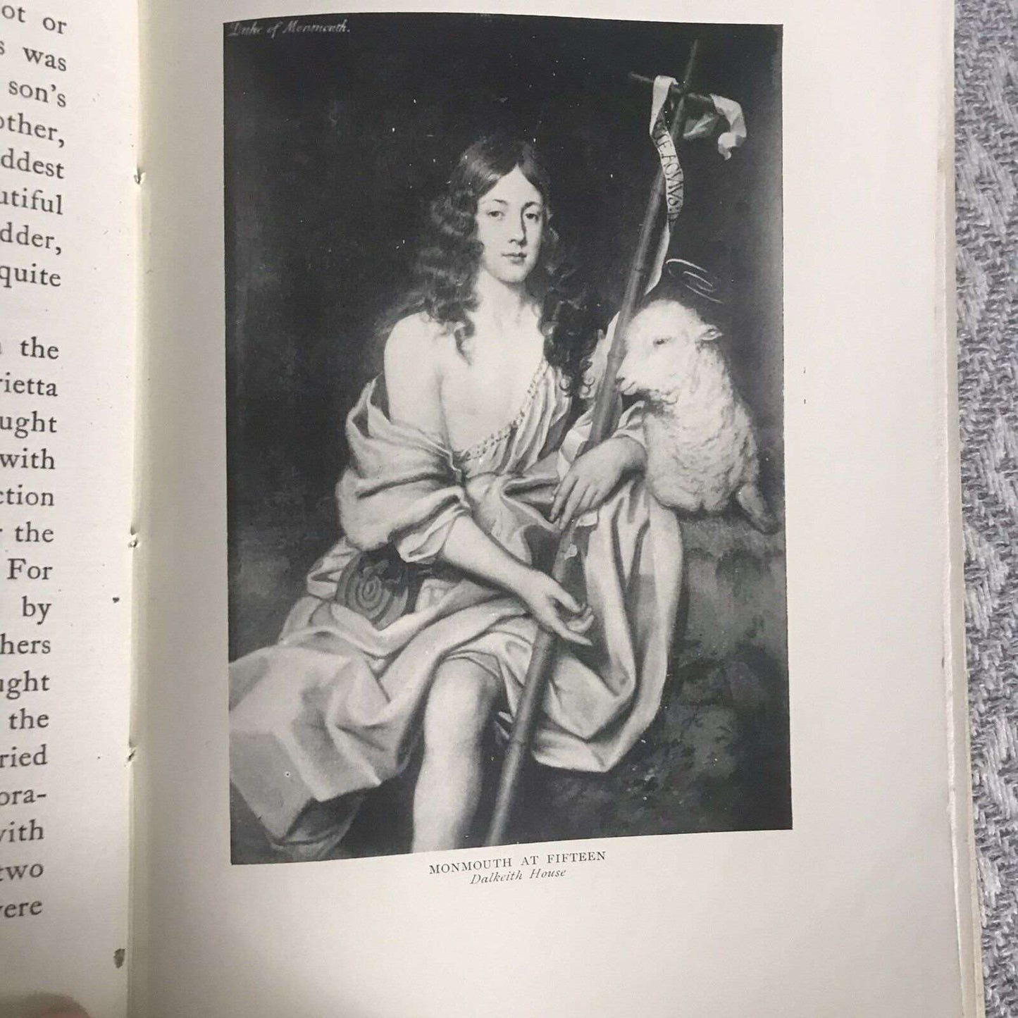 1914*1st* On The Left Of A Throne - Mrs. Evan Nepean(36 Illustrations) The Bodle Honeyburn Books (UK)