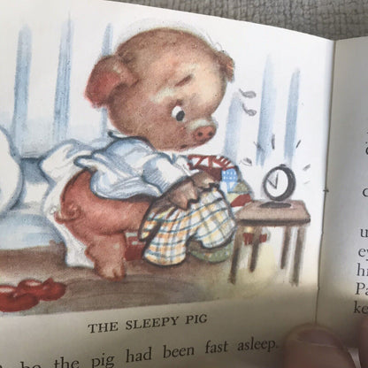1950 Pig Tales (Pixie Book) Miriam Dixon (Collins) Honeyburn Books (UK)