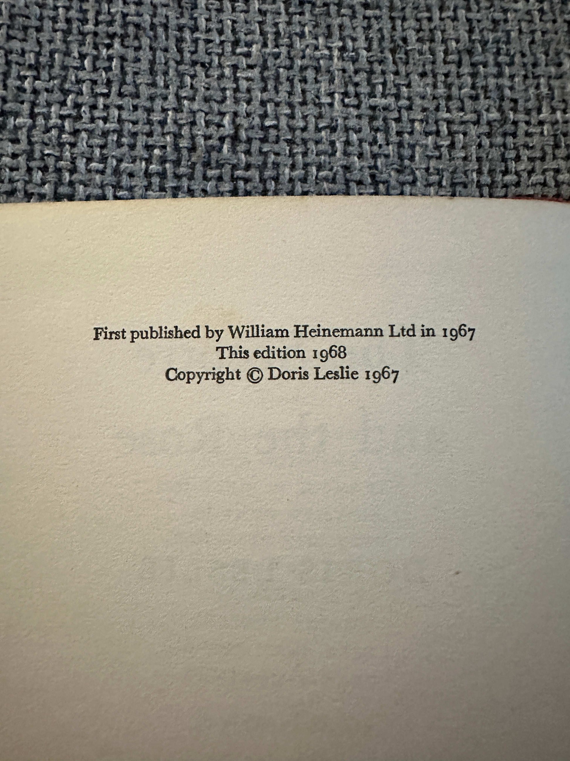 1968 The Sceptre and The Rose Doris Leslie book published by William Heinemann Ltd