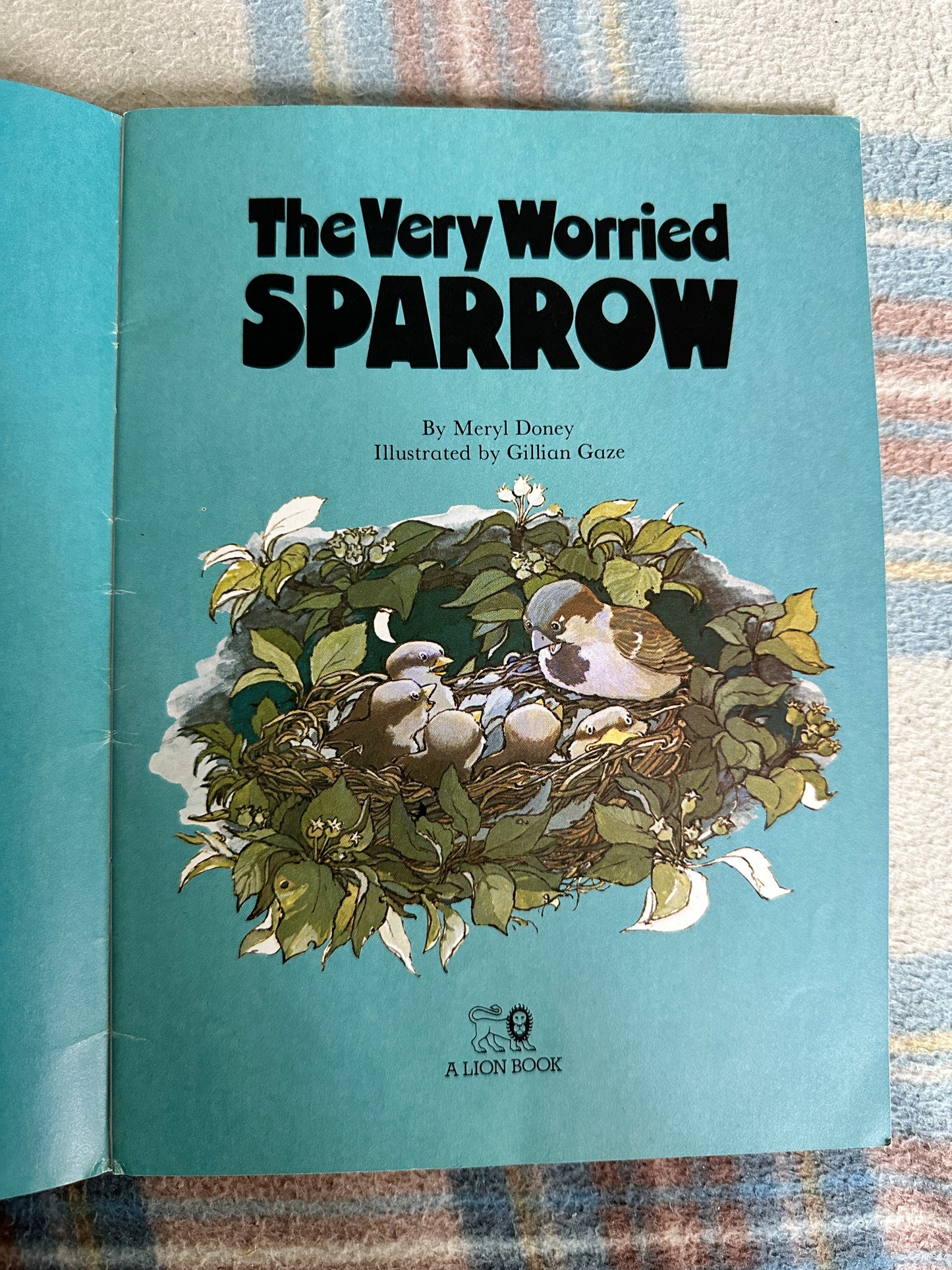 1983 The Very Worried Sparrow - Meryl Doney(Illust Gillian Gaze) Lion Book