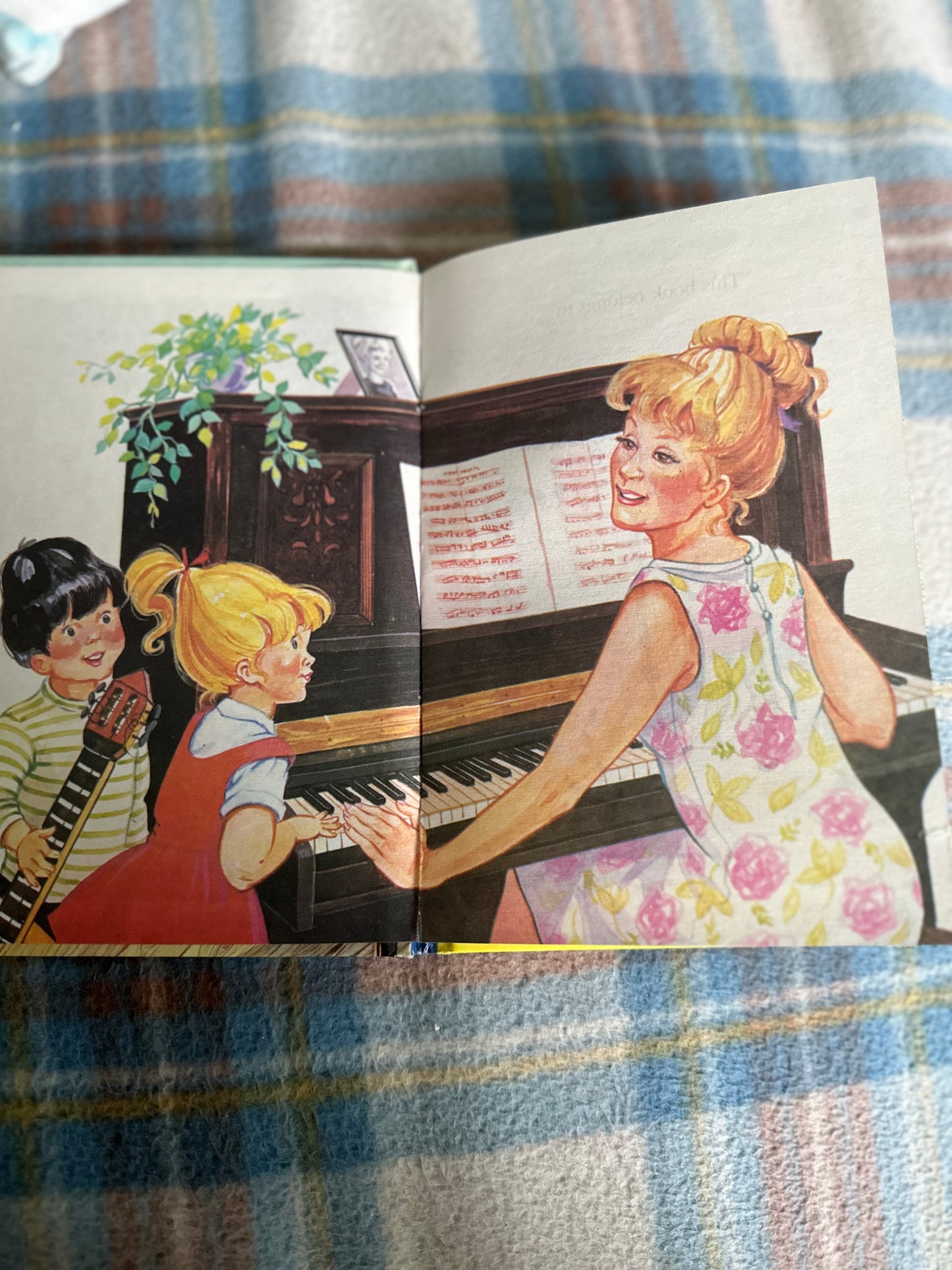 1960’s Mark & Mandy Make Music - Lornie Leete-Hodge(Illust M. & G. Gray)A Rylee Bunny Book(Sandle Brothers Ltd)