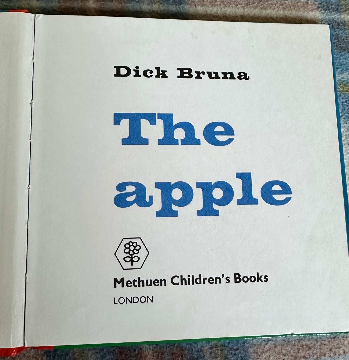 1974 The Apple - Dick Bruna( Methuen)