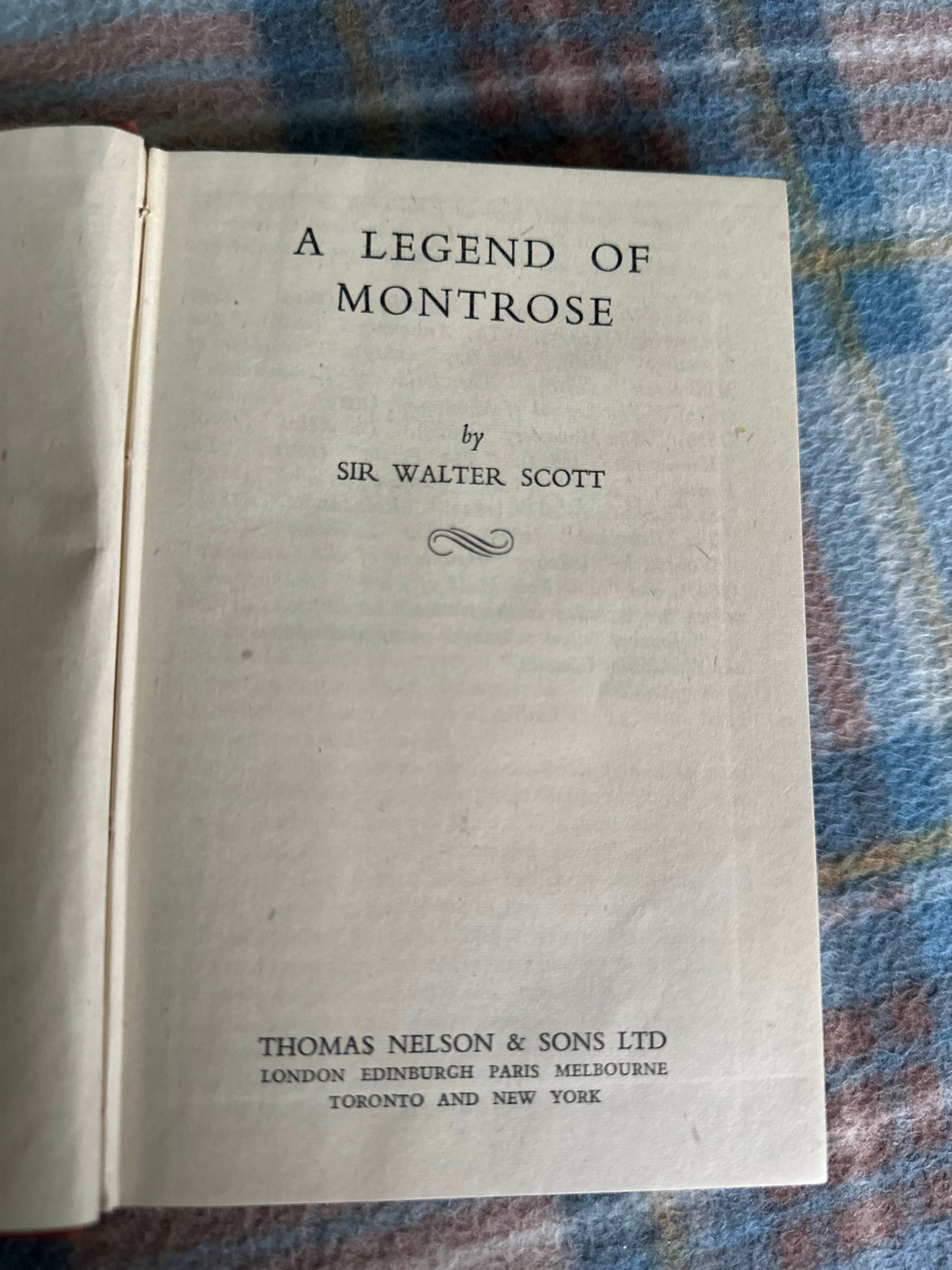 1940’s The Legend Of Montrose - Sir Walter Scott(Nelson)
