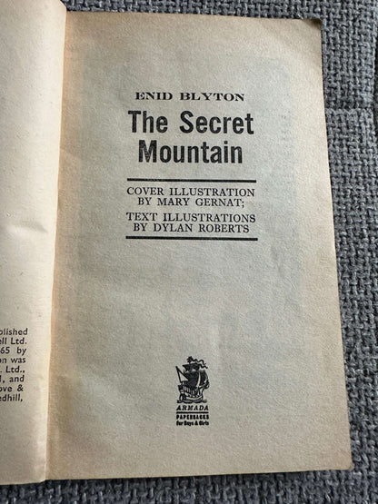 1965 The Secret Mountain - Enid Blyton (Mary Gernat cover Illust, Dylan Roberts text Illust) Armada 2/6d