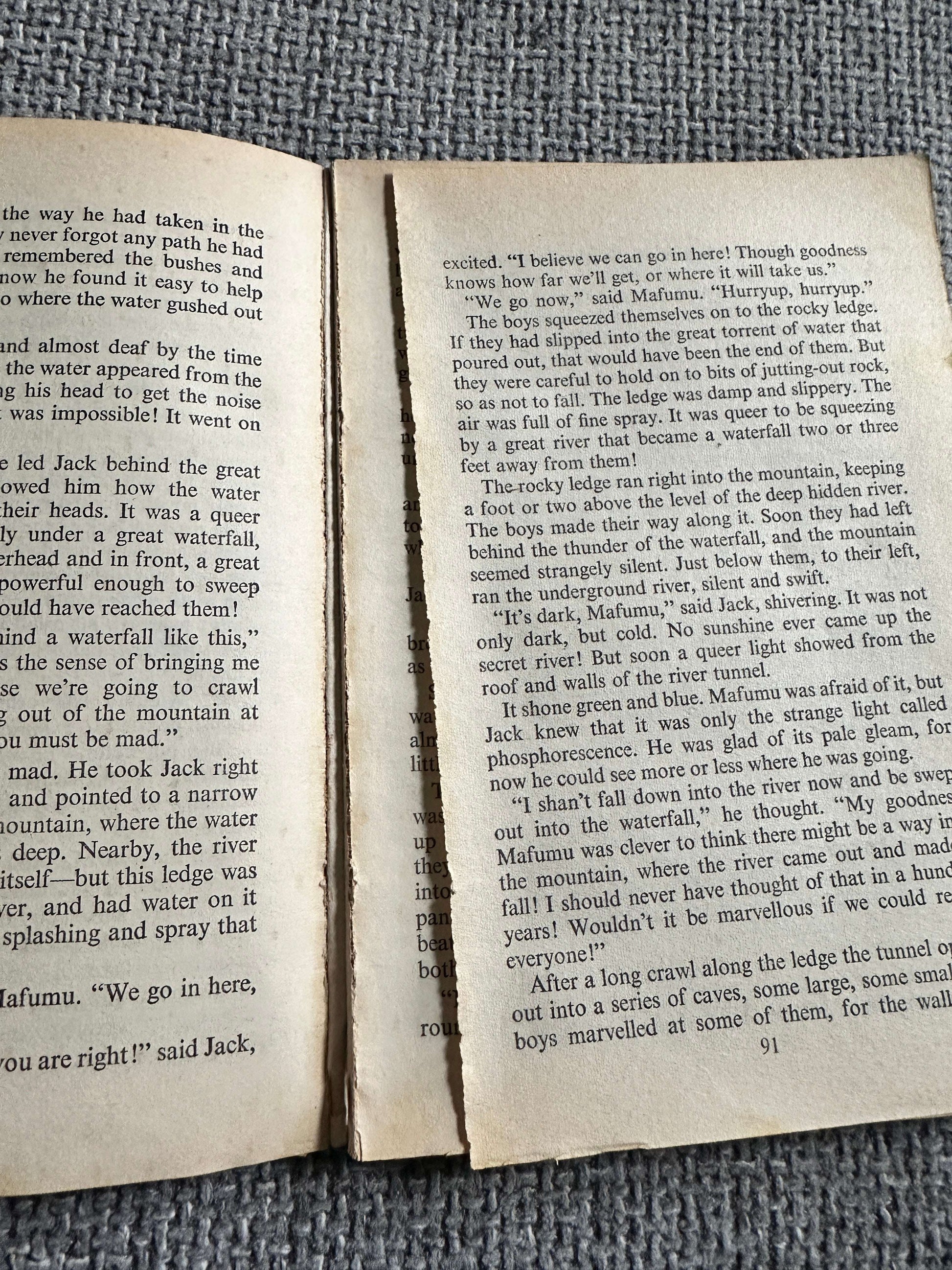 1965 The Secret Mountain - Enid Blyton (Mary Gernat cover Illust, Dylan Roberts text Illust) Armada 2/6d