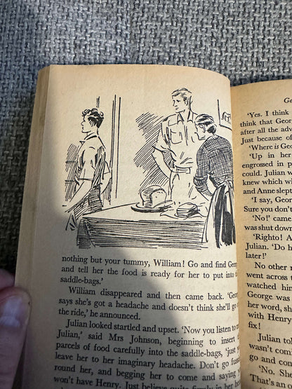 1971 Five Go To Mystery Moor - Enid Blyton (Eileen Soper Illust) Green Knight Books