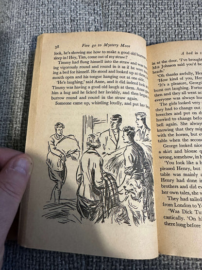 1971 Five Go To Mystery Moor - Enid Blyton (Eileen Soper Illust) Green Knight Books