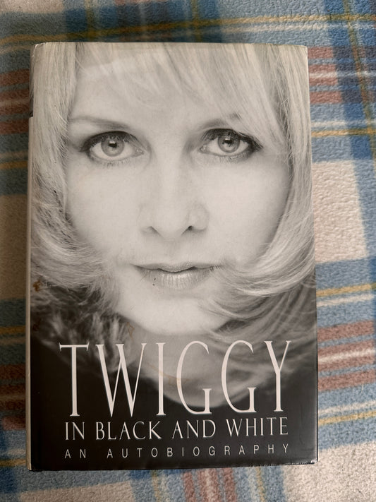 1997*1st SIGNED* Twiggy In Black & White An Autobiography- Twiggy Lawson(Simon & Schuster Publishers)
