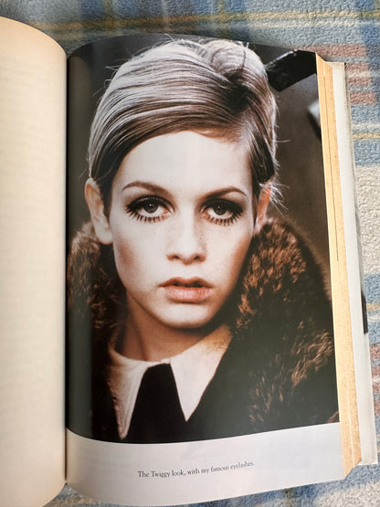 1997*1st SIGNED* Twiggy In Black & White An Autobiography- Twiggy Lawson(Simon & Schuster Publishers)
