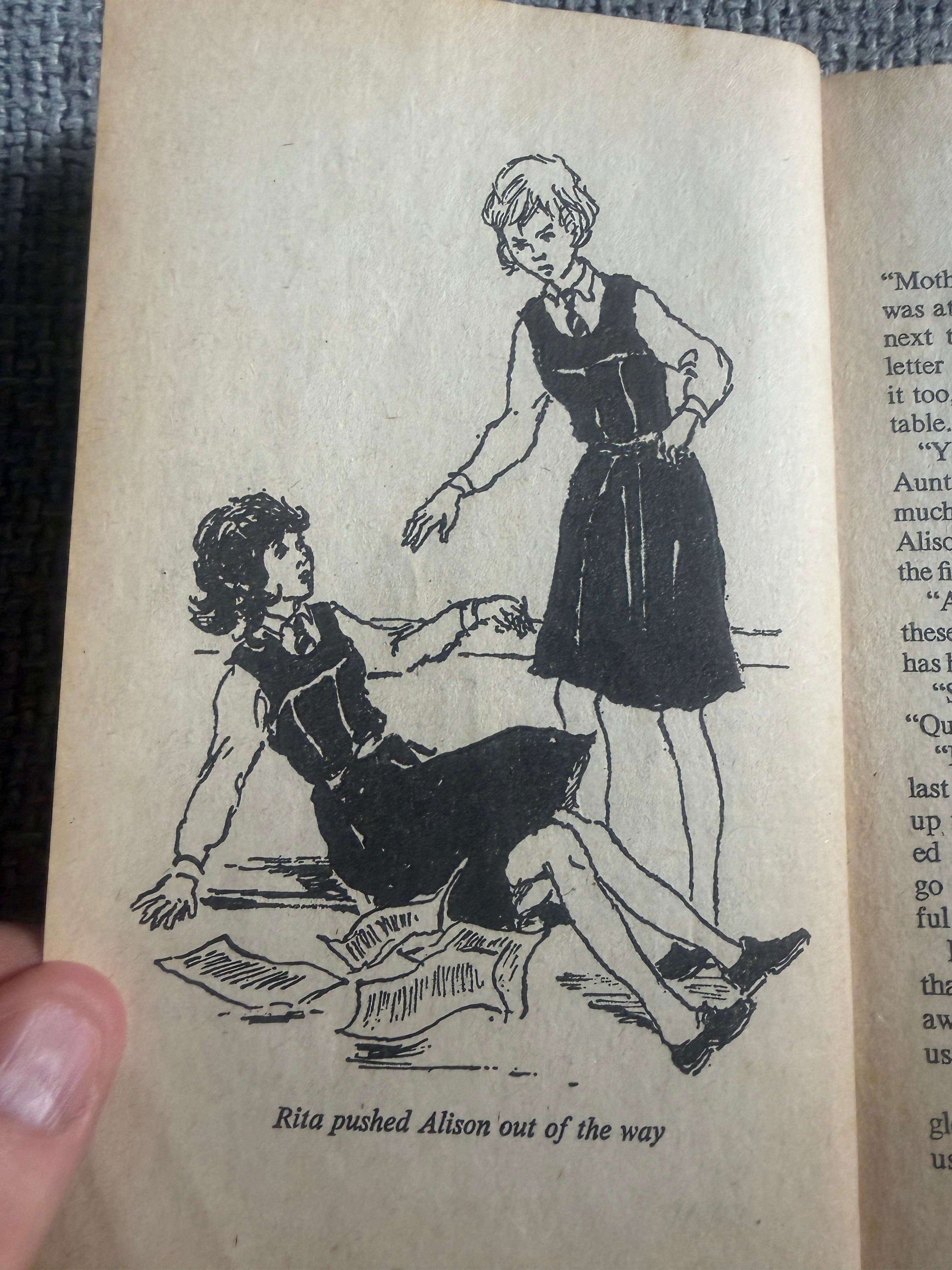 1985 The O’Sullivan Twins - Enid Blyton (Jenny Chapple illust) Dragon