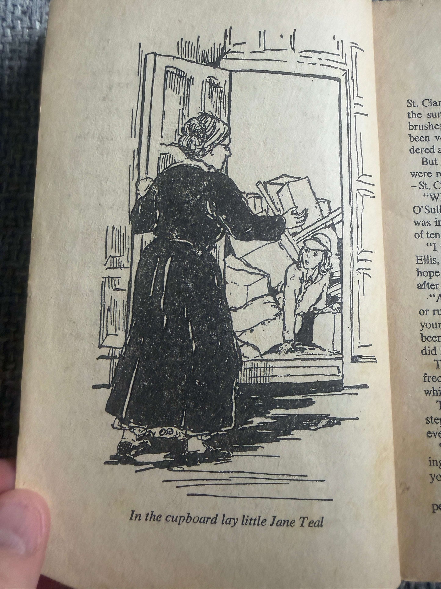 1975 Fifth Formers At St. Clare’s - Enid Blyton (Jenny Chapple illust) Dragon