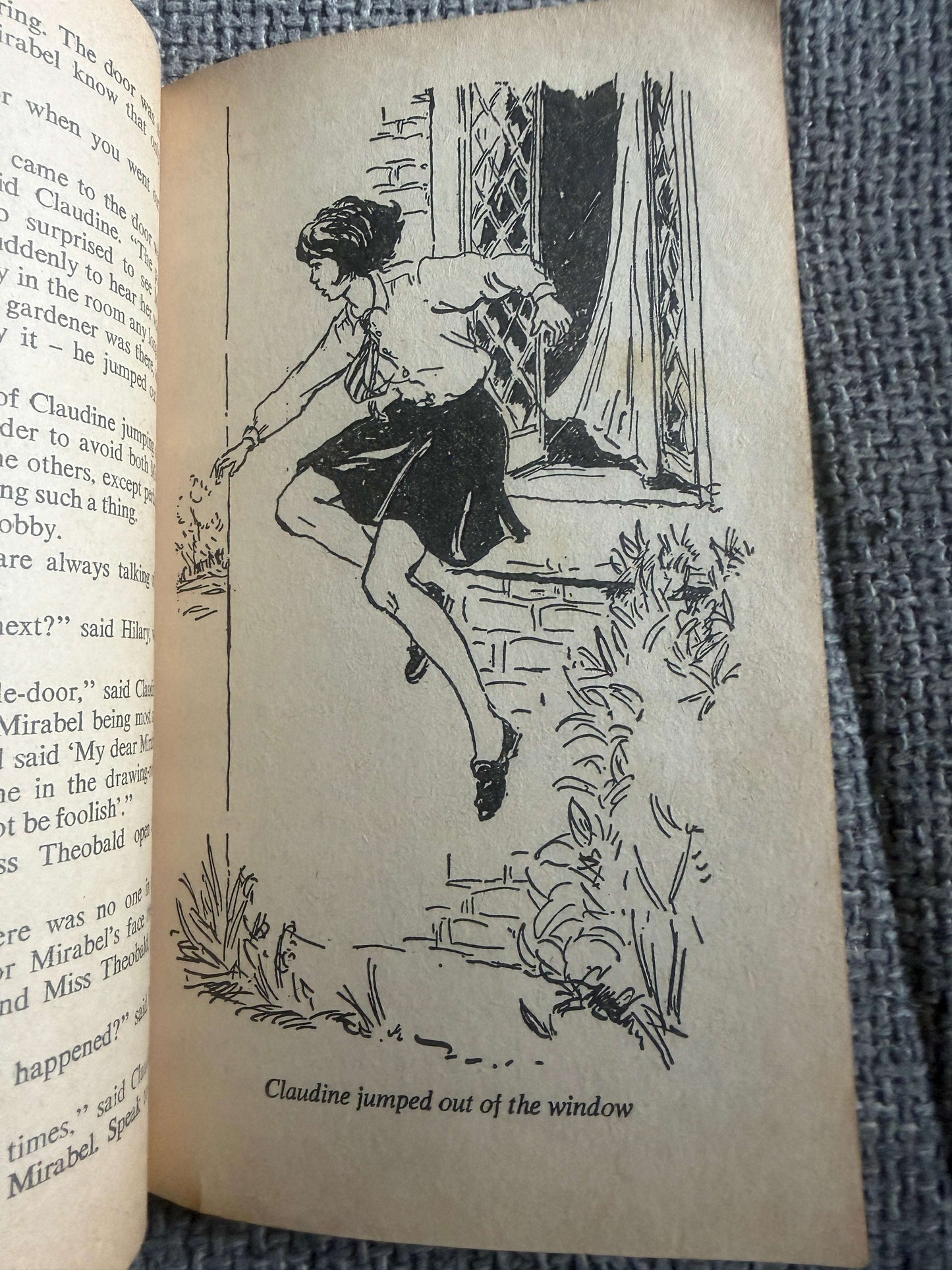 1975 Fifth Formers At St. Clare’s - Enid Blyton (Jenny Chapple illust) Dragon