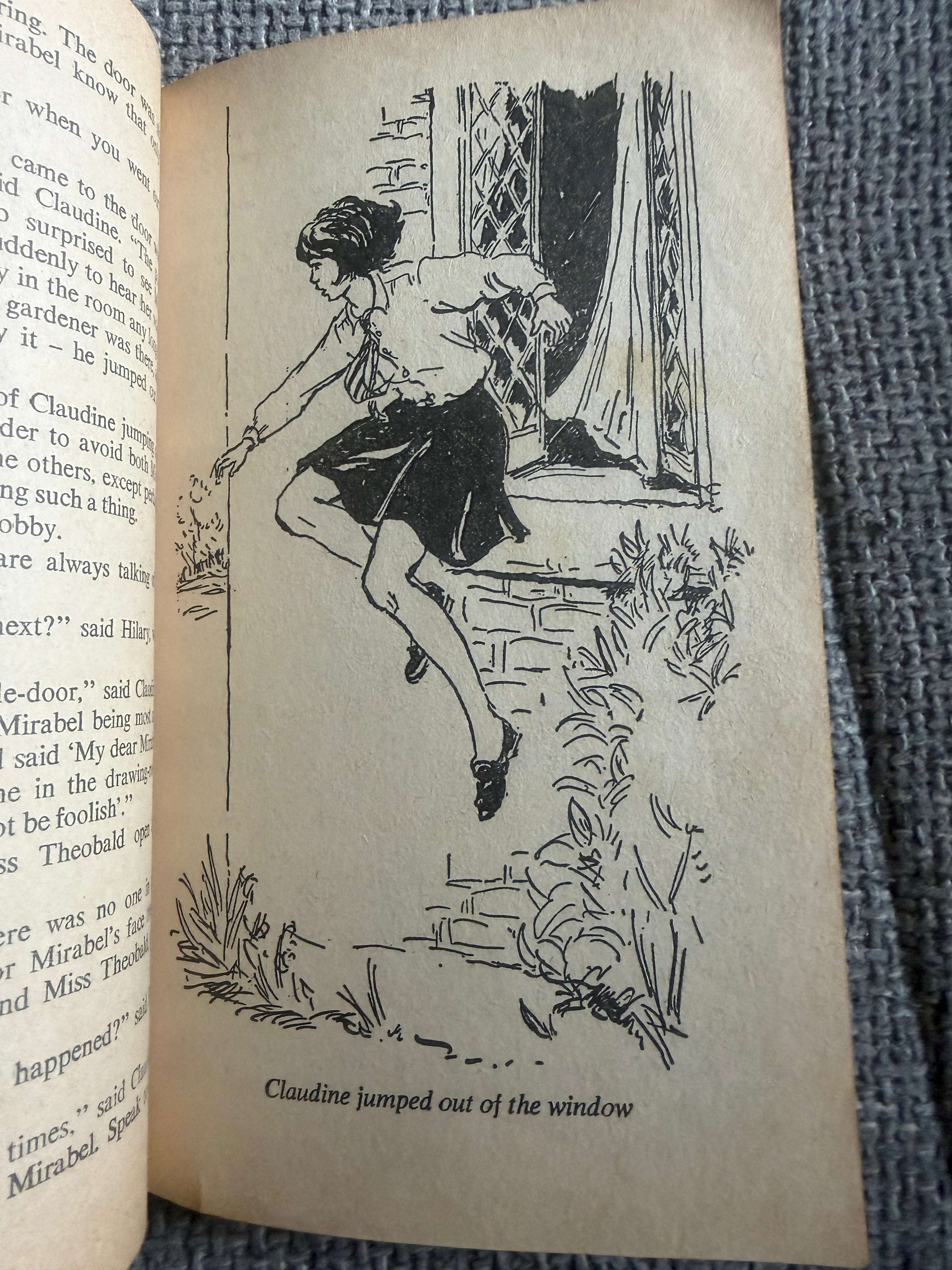 1975 Fifth Formers At St. Clare’s - Enid Blyton (Jenny Chapple illust) Dragon