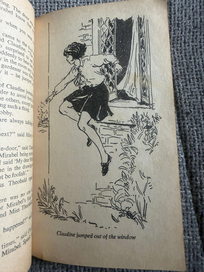 1975 Fifth Formers At St. Clare’s - Enid Blyton (Jenny Chapple illust) Dragon