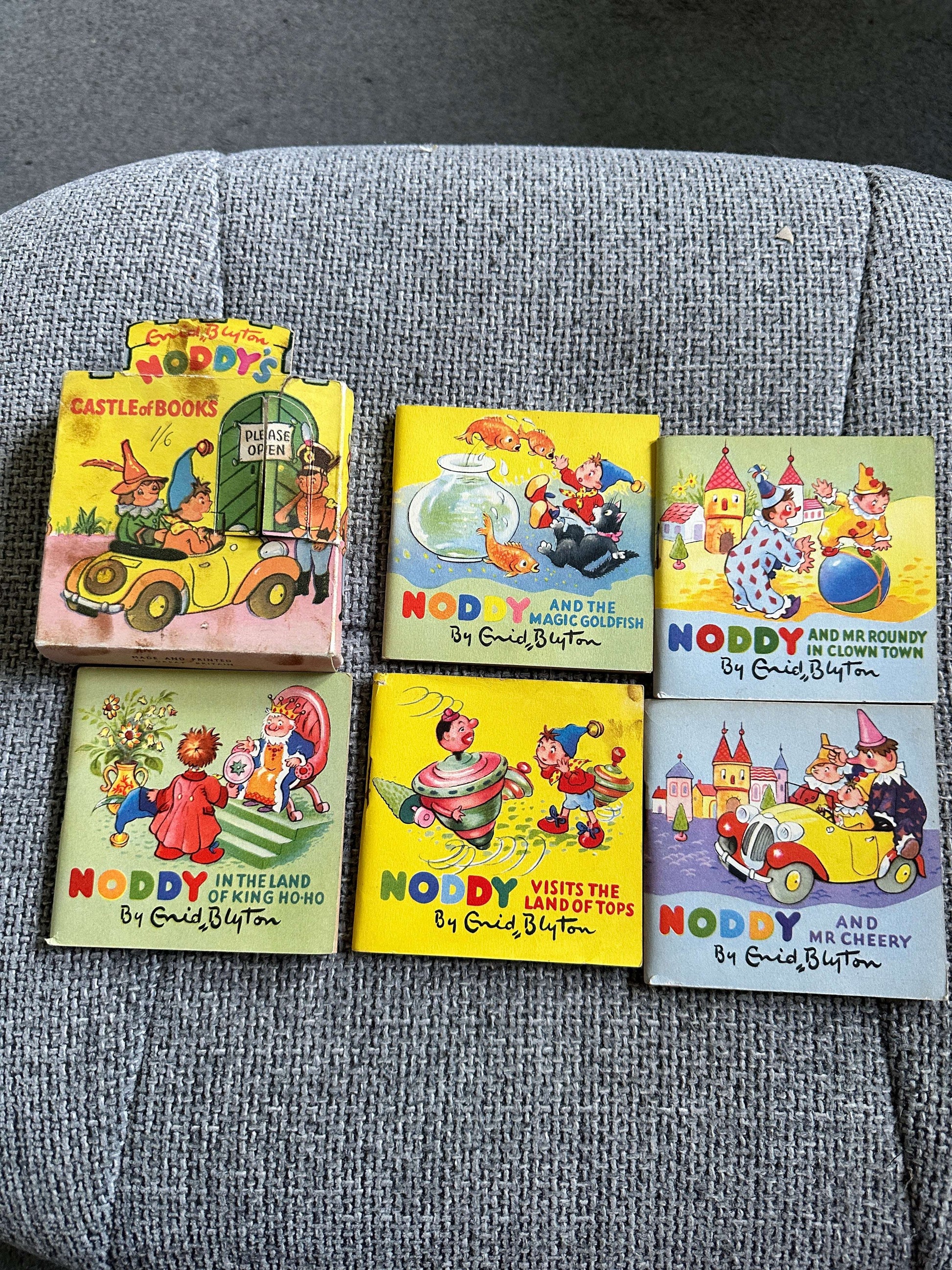 1954 Castle Of Books - Enid Blyton Box (Sampson Low Pub) 5 little books