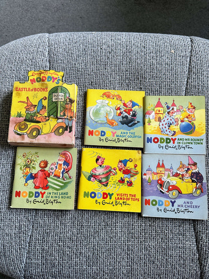1954 Castle Of Books - Enid Blyton Box (Sampson Low Pub) 5 little books