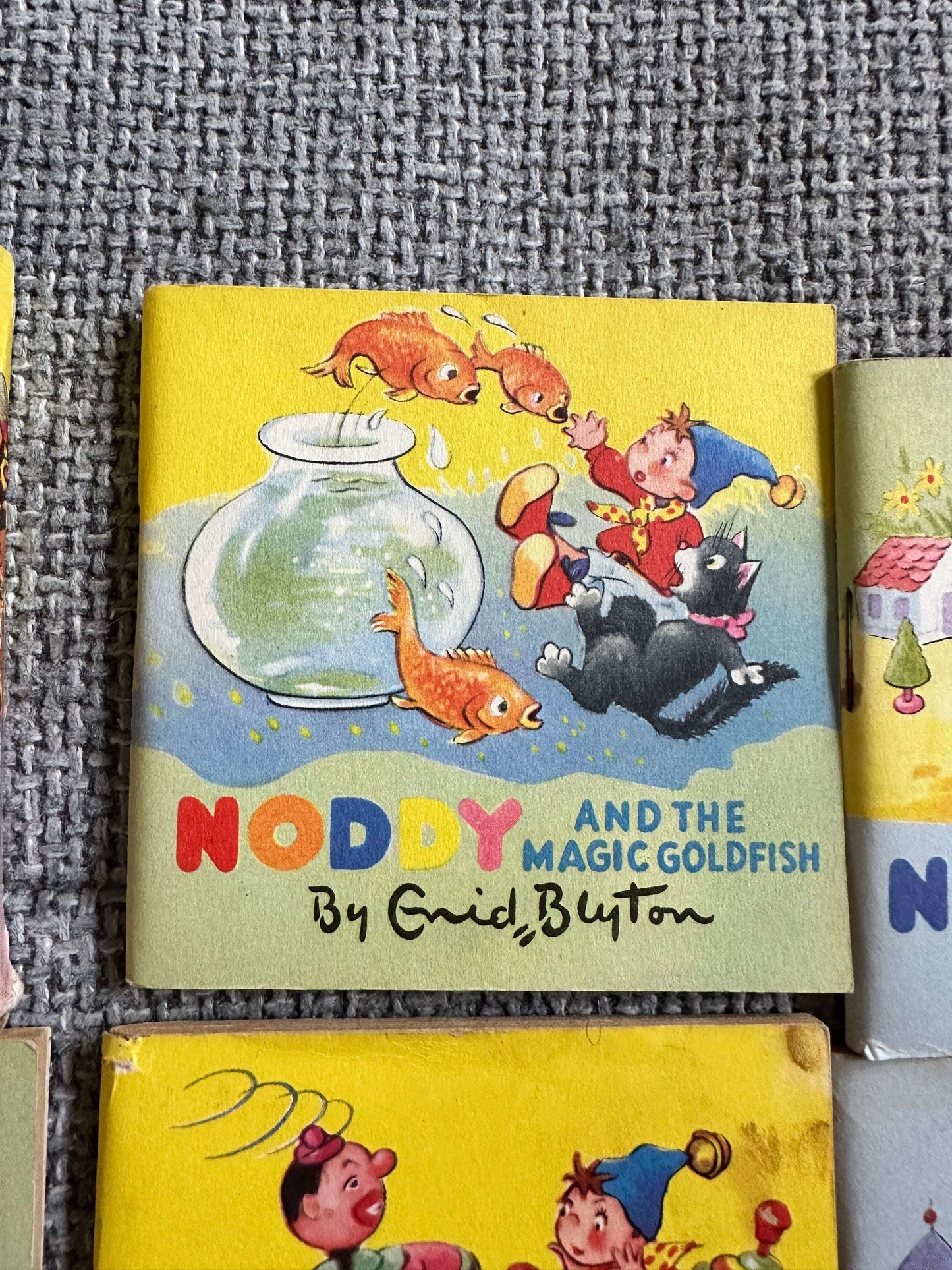 1954 Castle Of Books - Enid Blyton Box (Sampson Low Pub) 5 little books