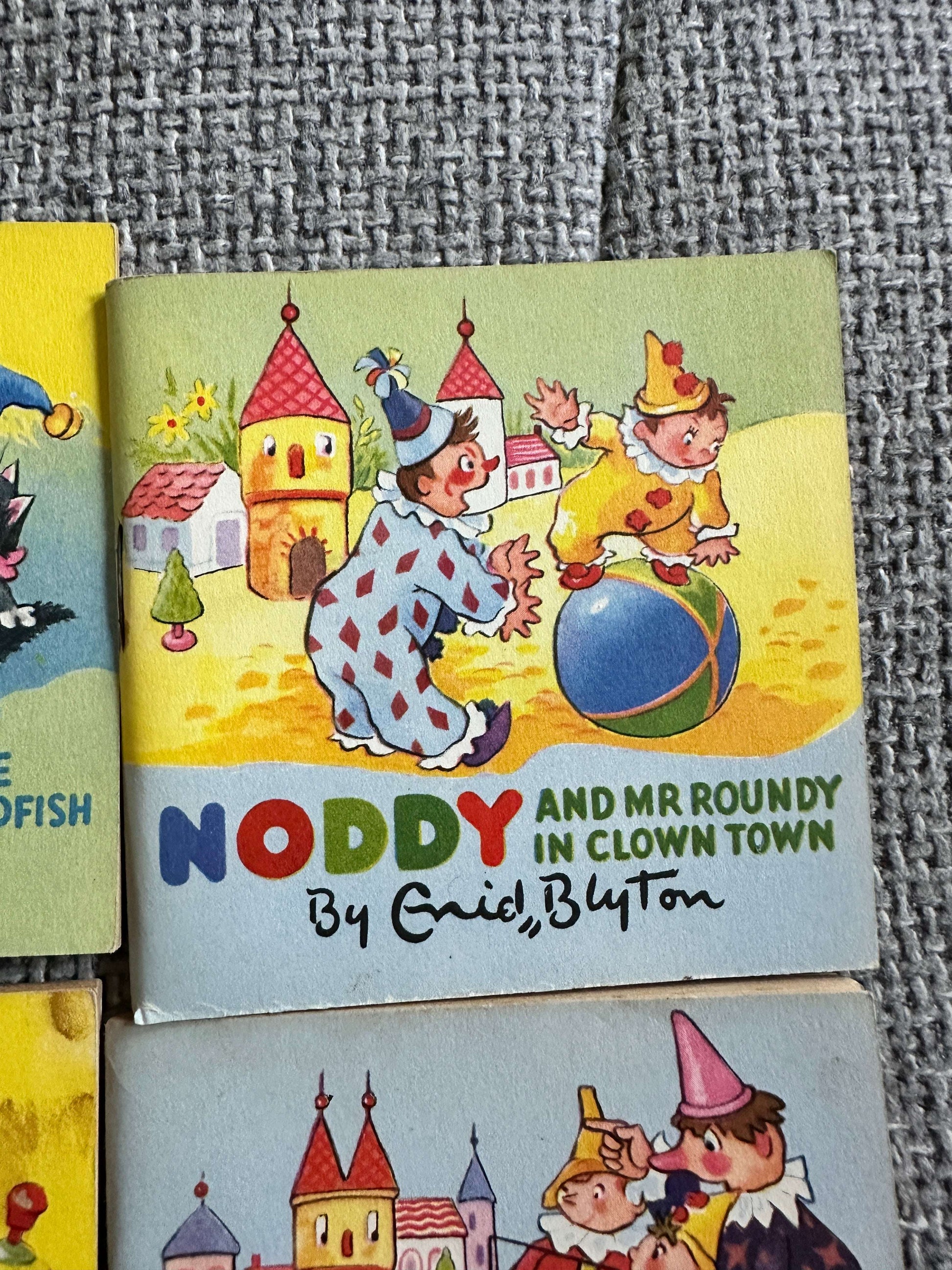 1954 Castle Of Books - Enid Blyton Box (Sampson Low Pub) 5 little books