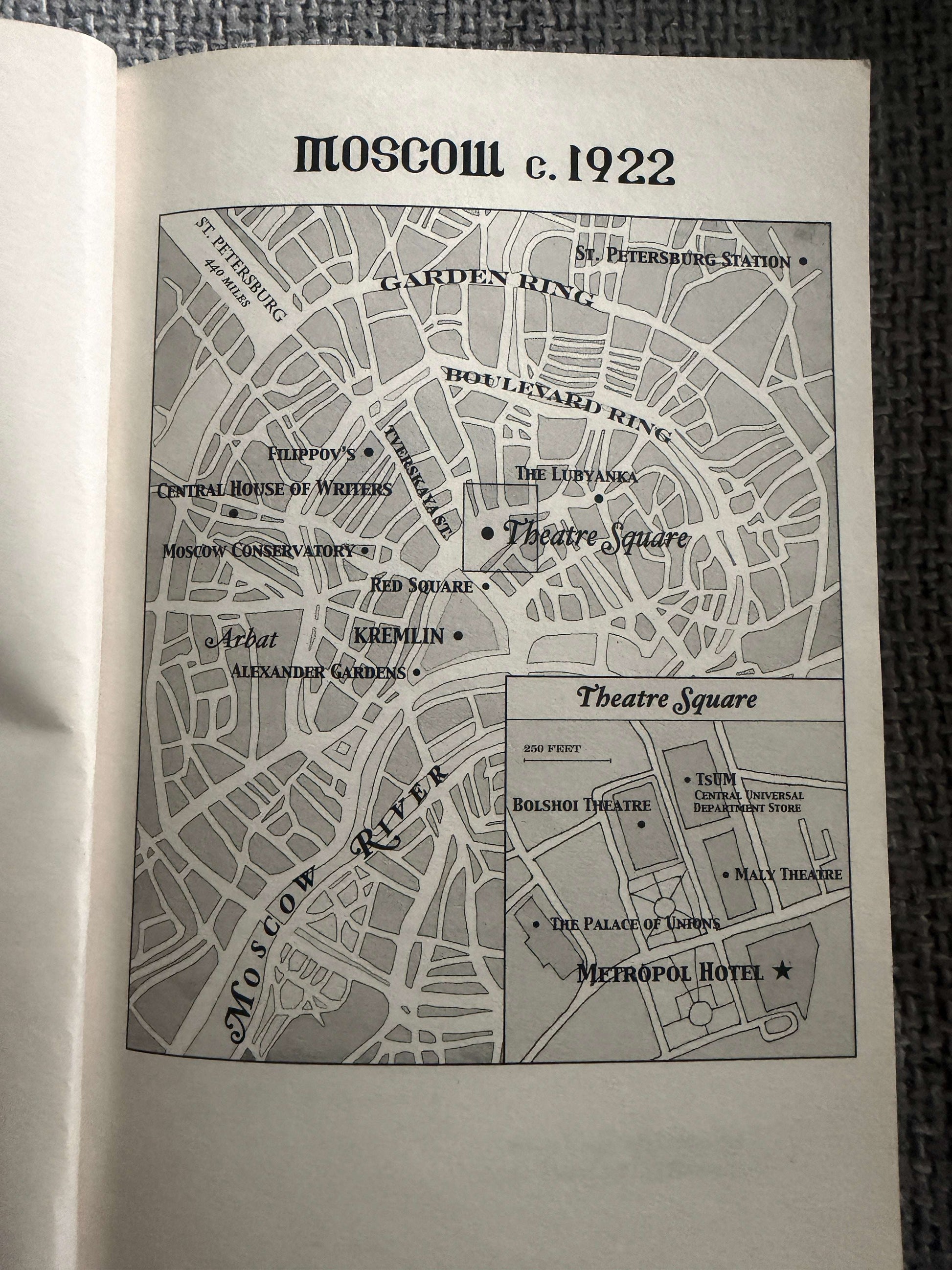 2017 A Gentleman In Moscow - Amor Towles (Penguin)