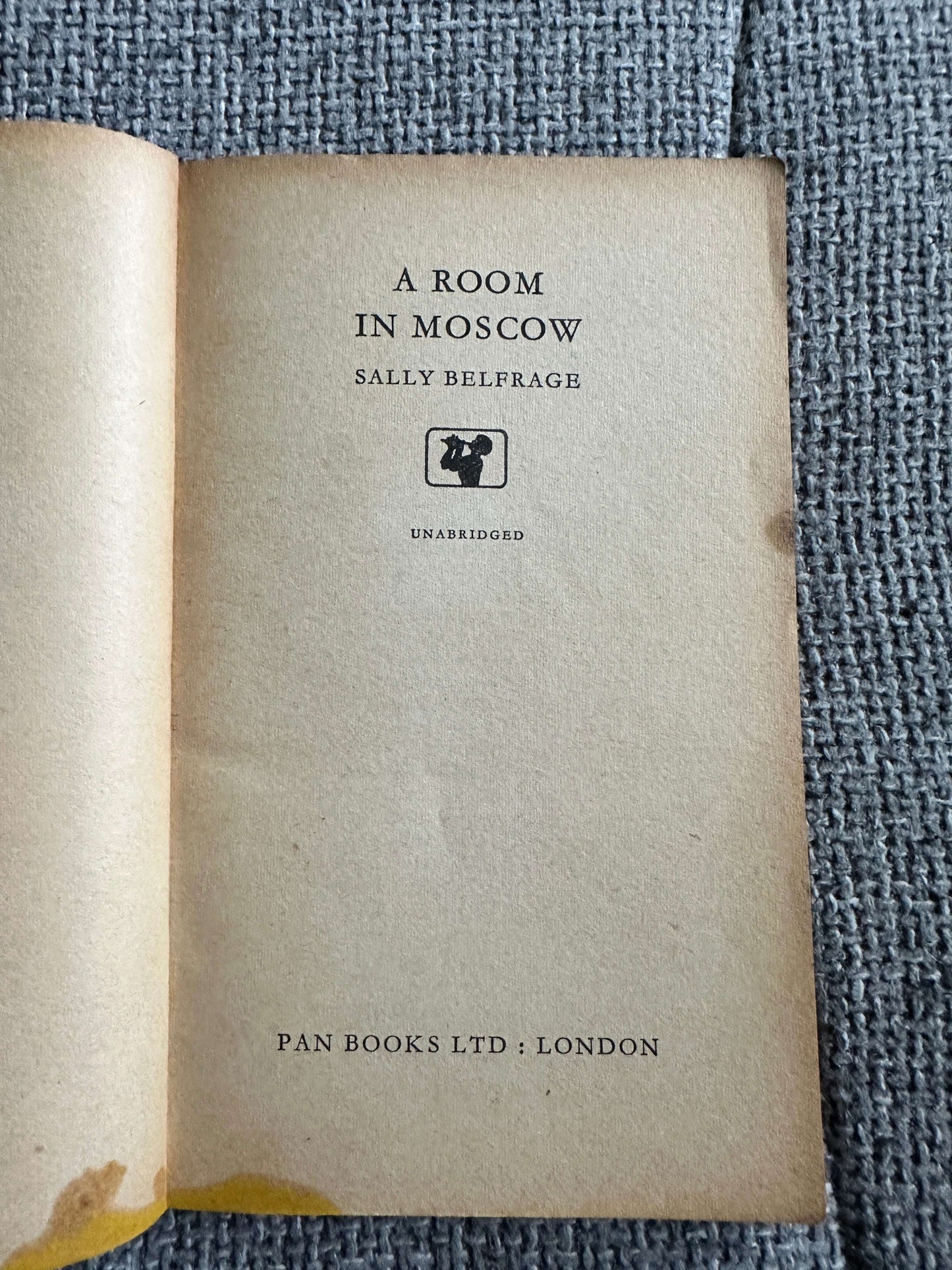 1959*1st* A Room In Moscow - Sally Belfrage (Pan Books)