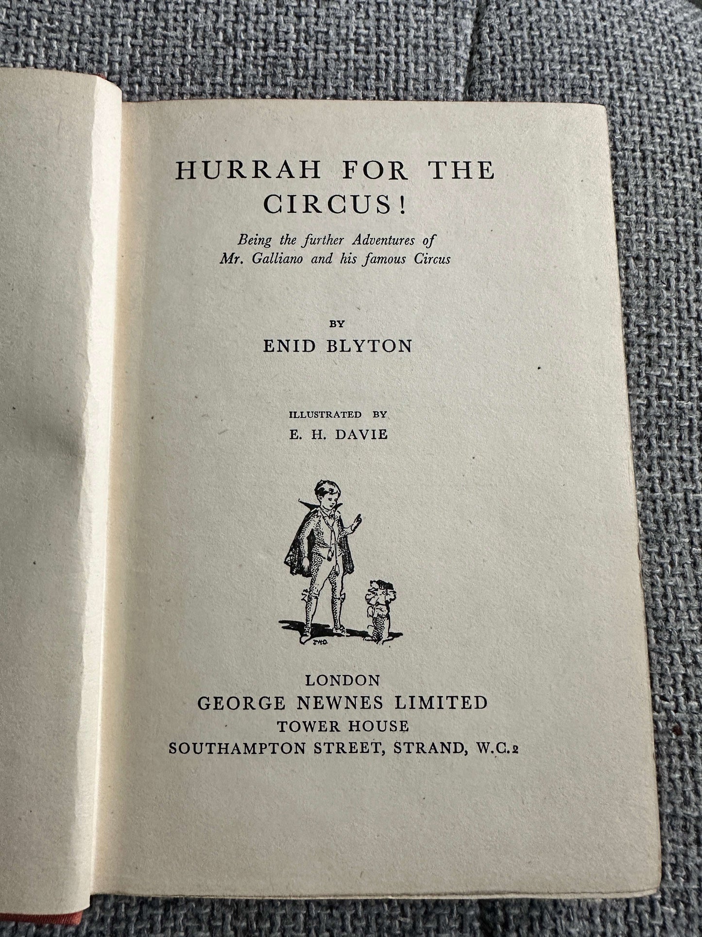 1942 Hurrah For The Circus - Enid Blyton (E.H. Davie Illust) George Newnes Ltd.
