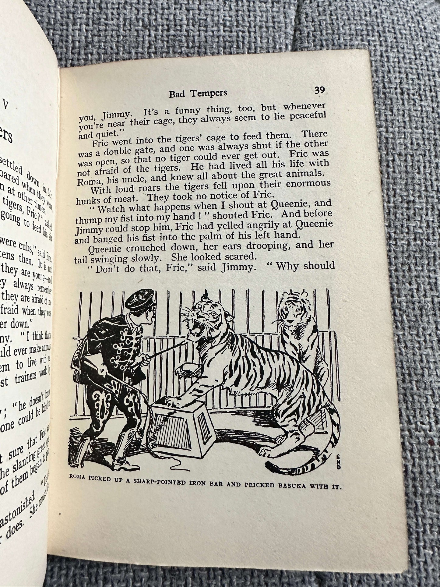 1942 Hurrah For The Circus - Enid Blyton (E.H. Davie Illust) George Newnes Ltd.