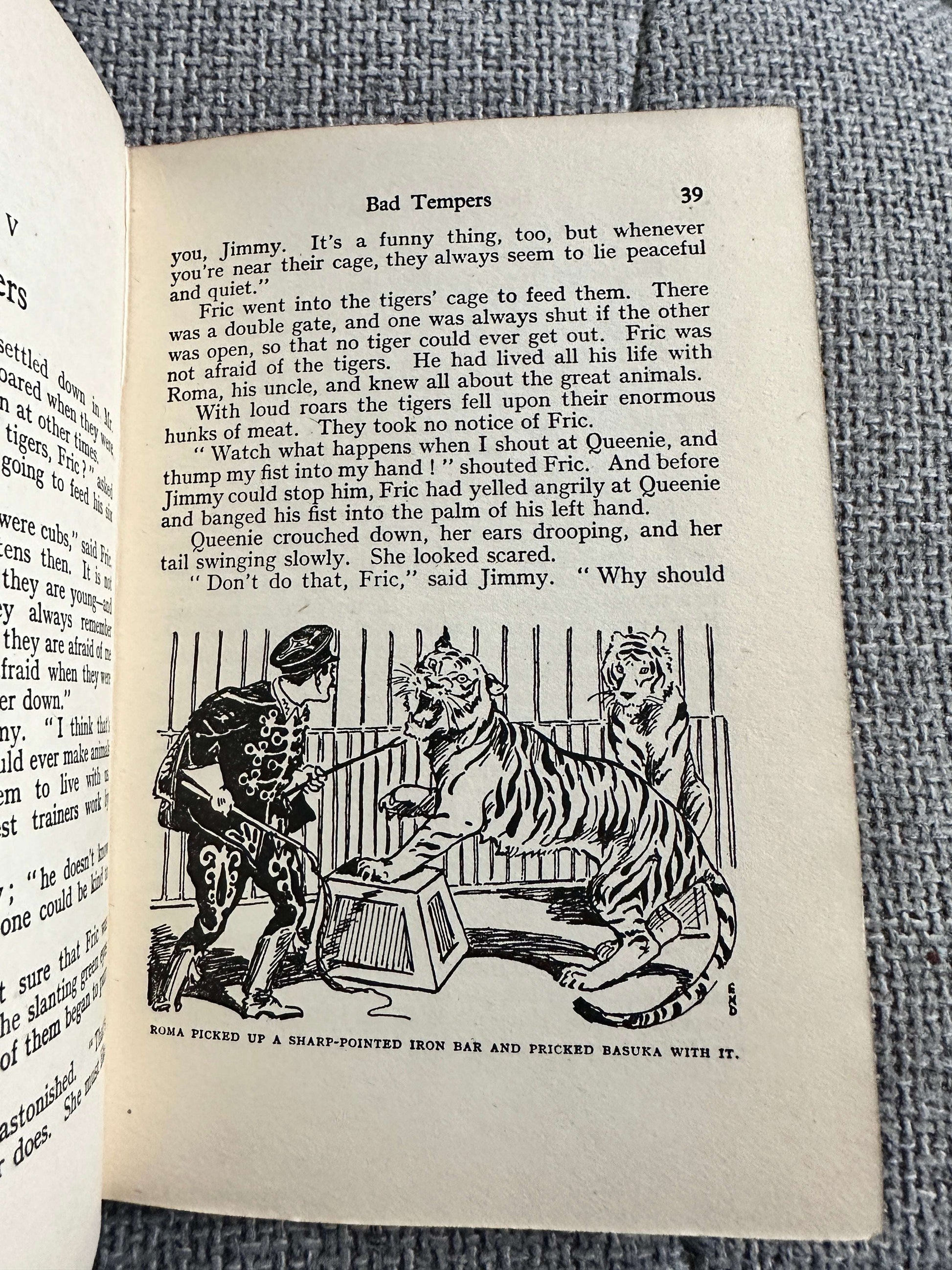 1942 Hurrah For The Circus - Enid Blyton (E.H. Davie Illust) George Newnes Ltd.