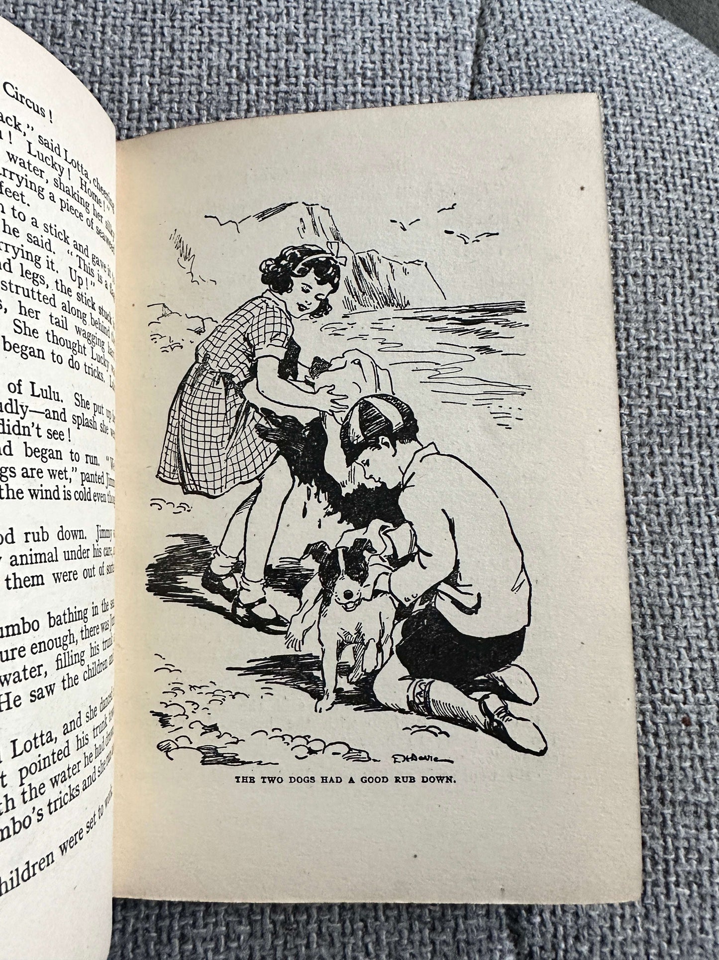 1942 Hurrah For The Circus - Enid Blyton (E.H. Davie Illust) George Newnes Ltd.