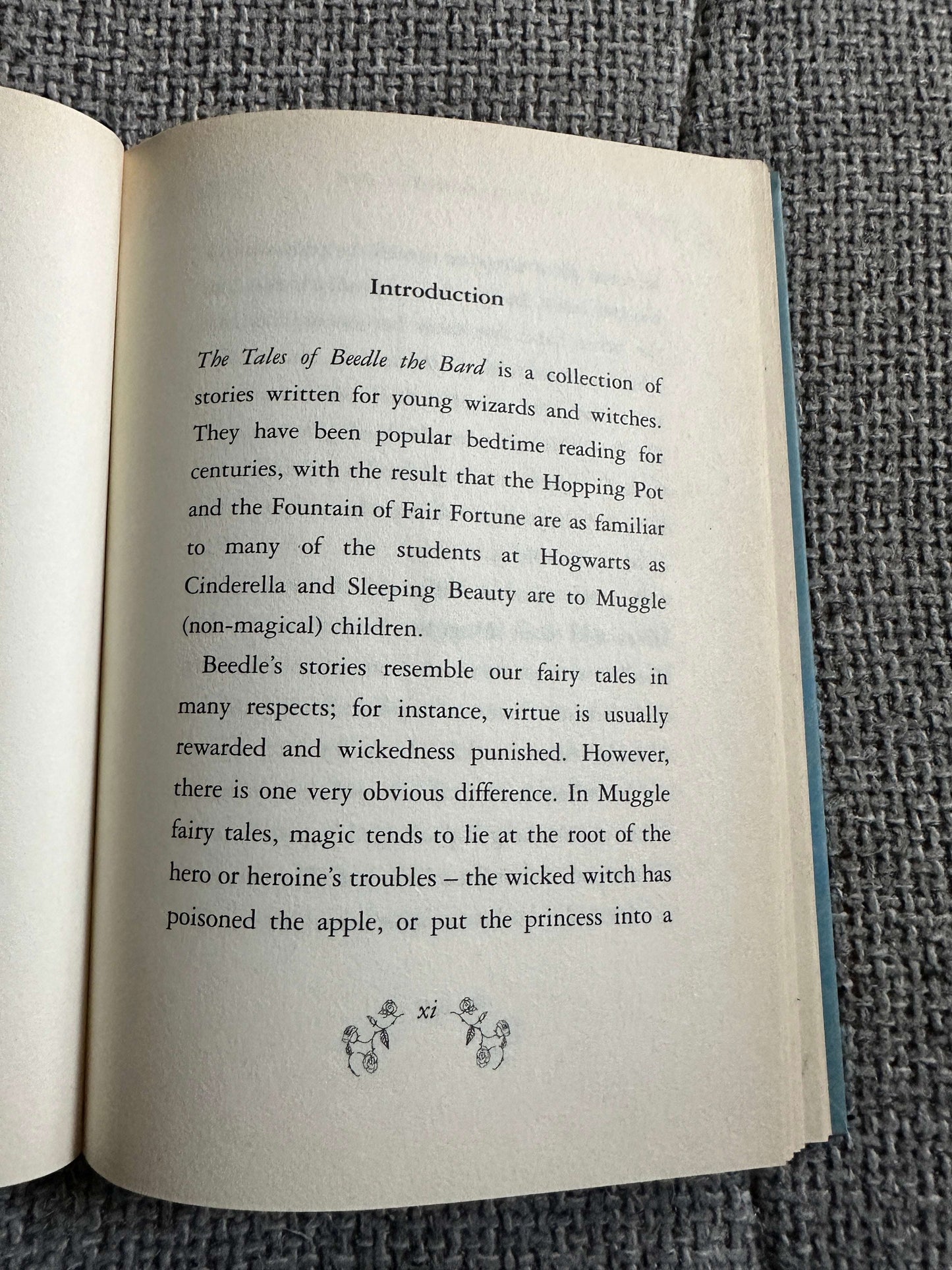 2008*1st* The Tales Of Beedle The Bard - J. K. Rowling (Bloomsbury)