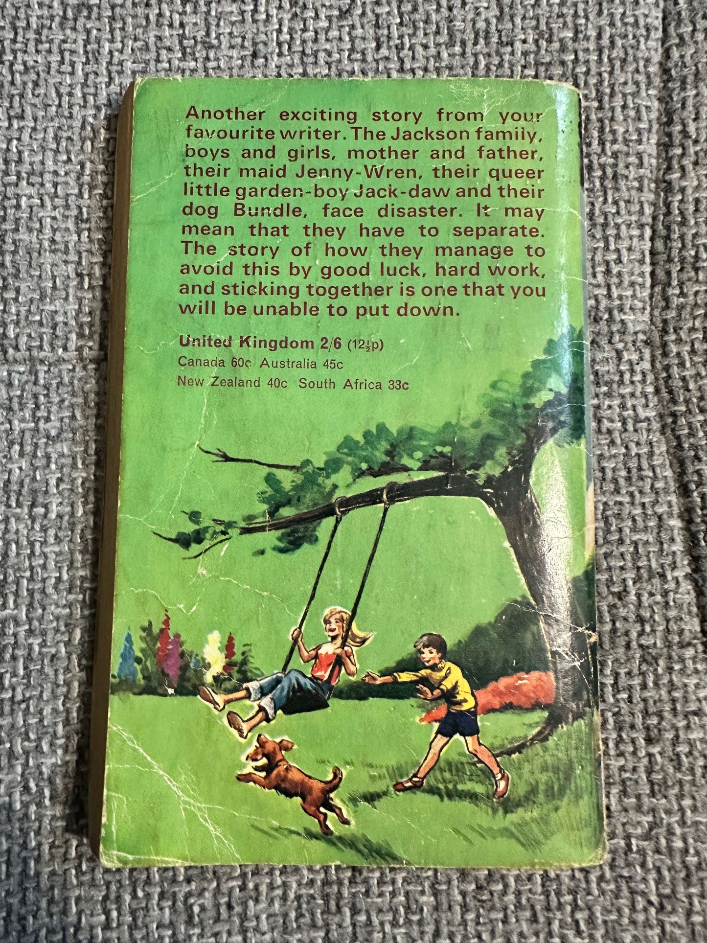 1967 The Family At Red Roofs - Enid Blyton (Armada)