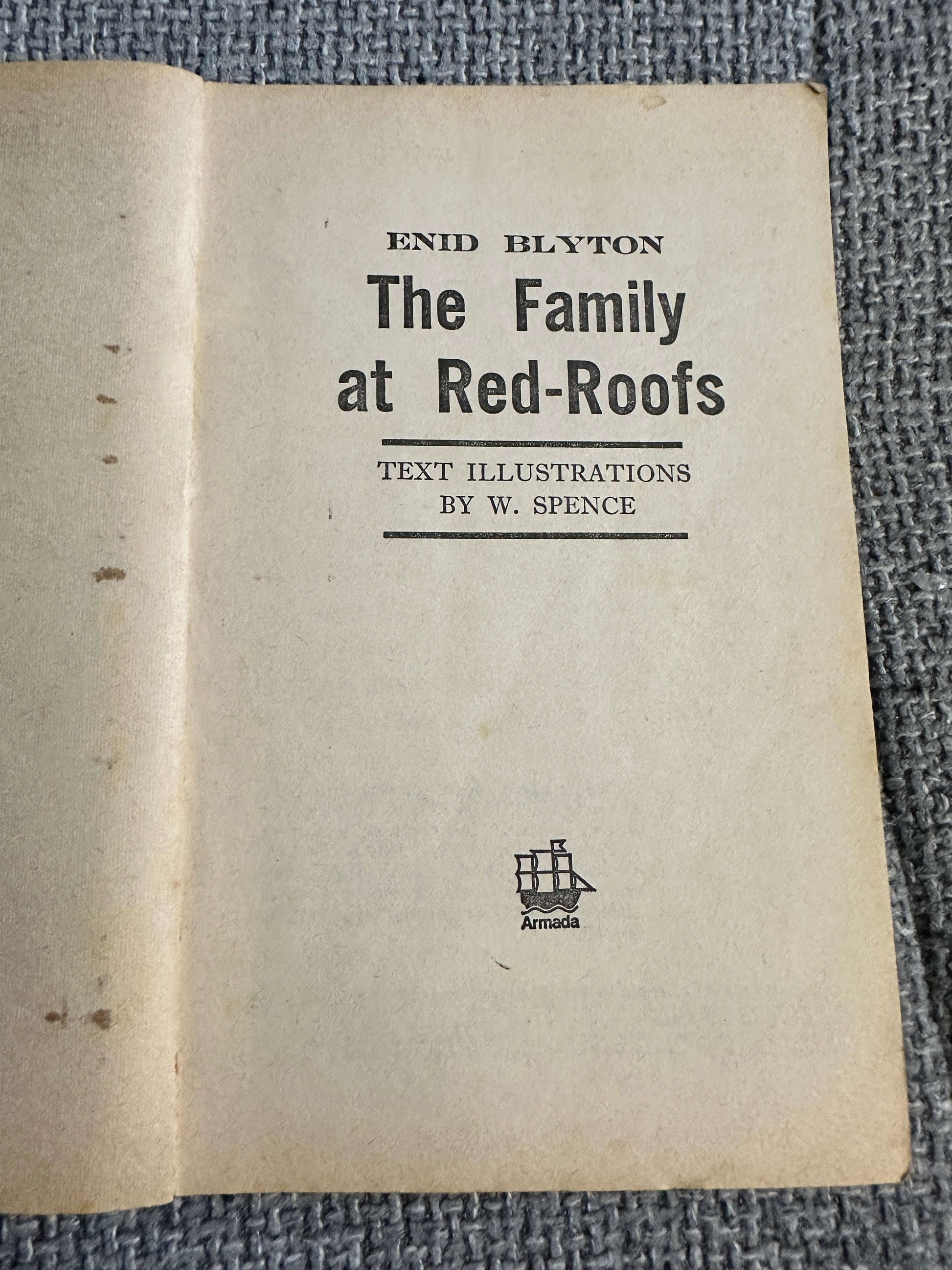 1967 The Family At Red Roofs - Enid Blyton (Armada)