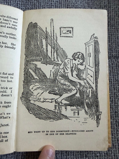 1961 Claudine At St. Clare’s - Enid Blyton (W. Lindsay Cable illust) Methuen