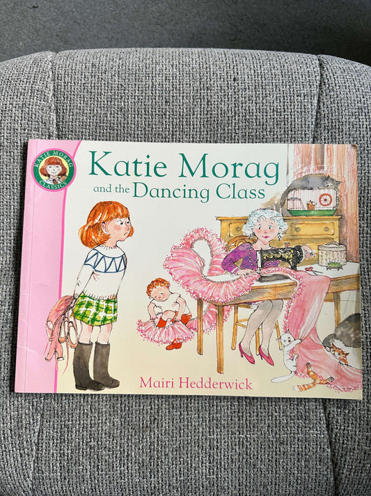 2010 Katie Morag & The Dancing Class - Mairi Hedderwick (Red Fox)
