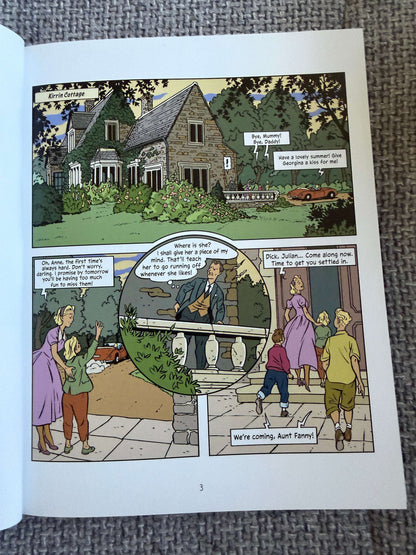 2022 The Famous Five: Five On A Treasure Island (A Graphic Novel) Béja & Nataẽl (Hodder Children’s)