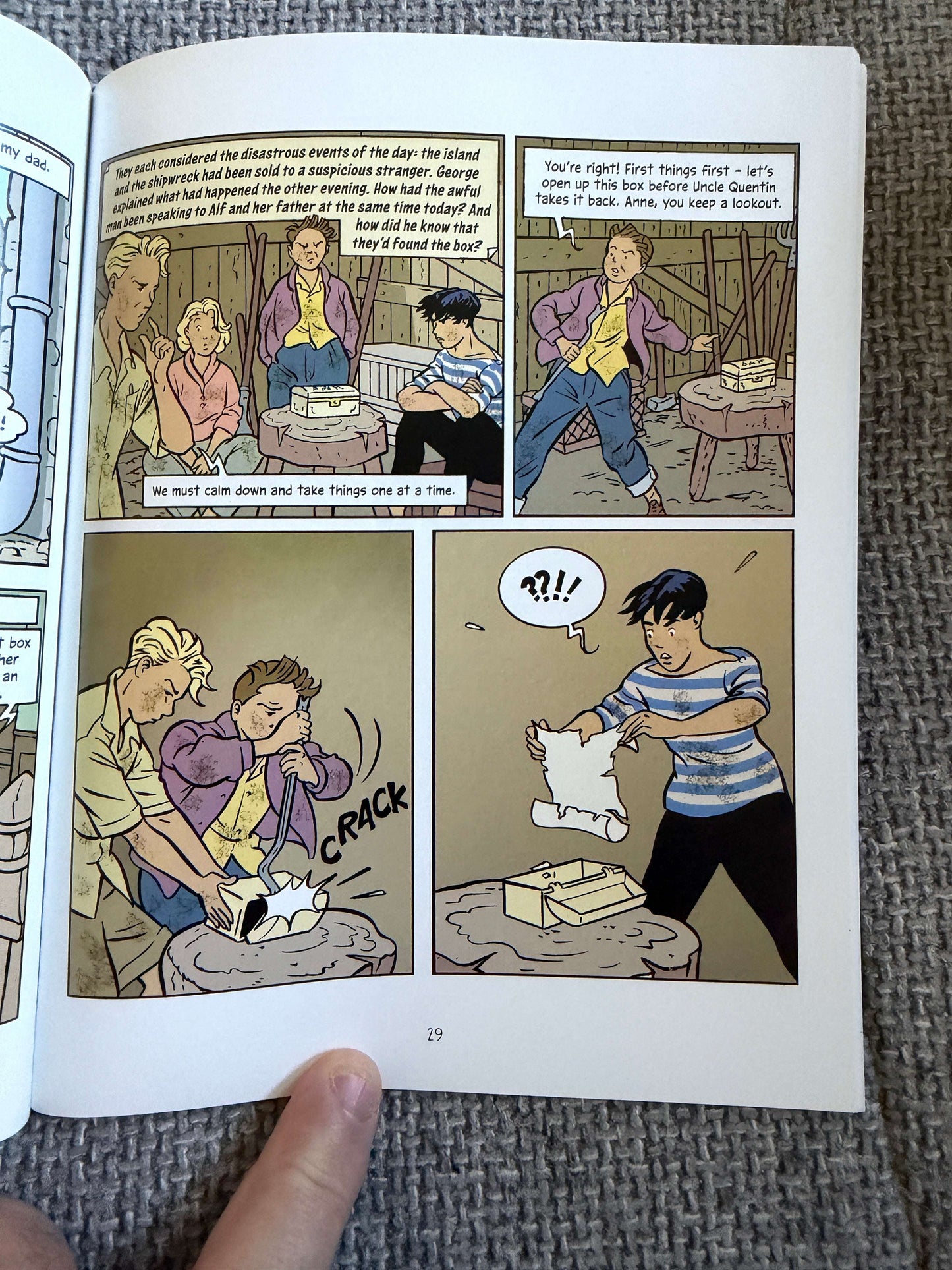 2022 The Famous Five: Five On A Treasure Island (A Graphic Novel) Béja & Nataẽl (Hodder Children’s)