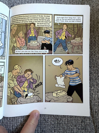 2022 The Famous Five: Five On A Treasure Island (A Graphic Novel) Béja & Nataẽl (Hodder Children’s)