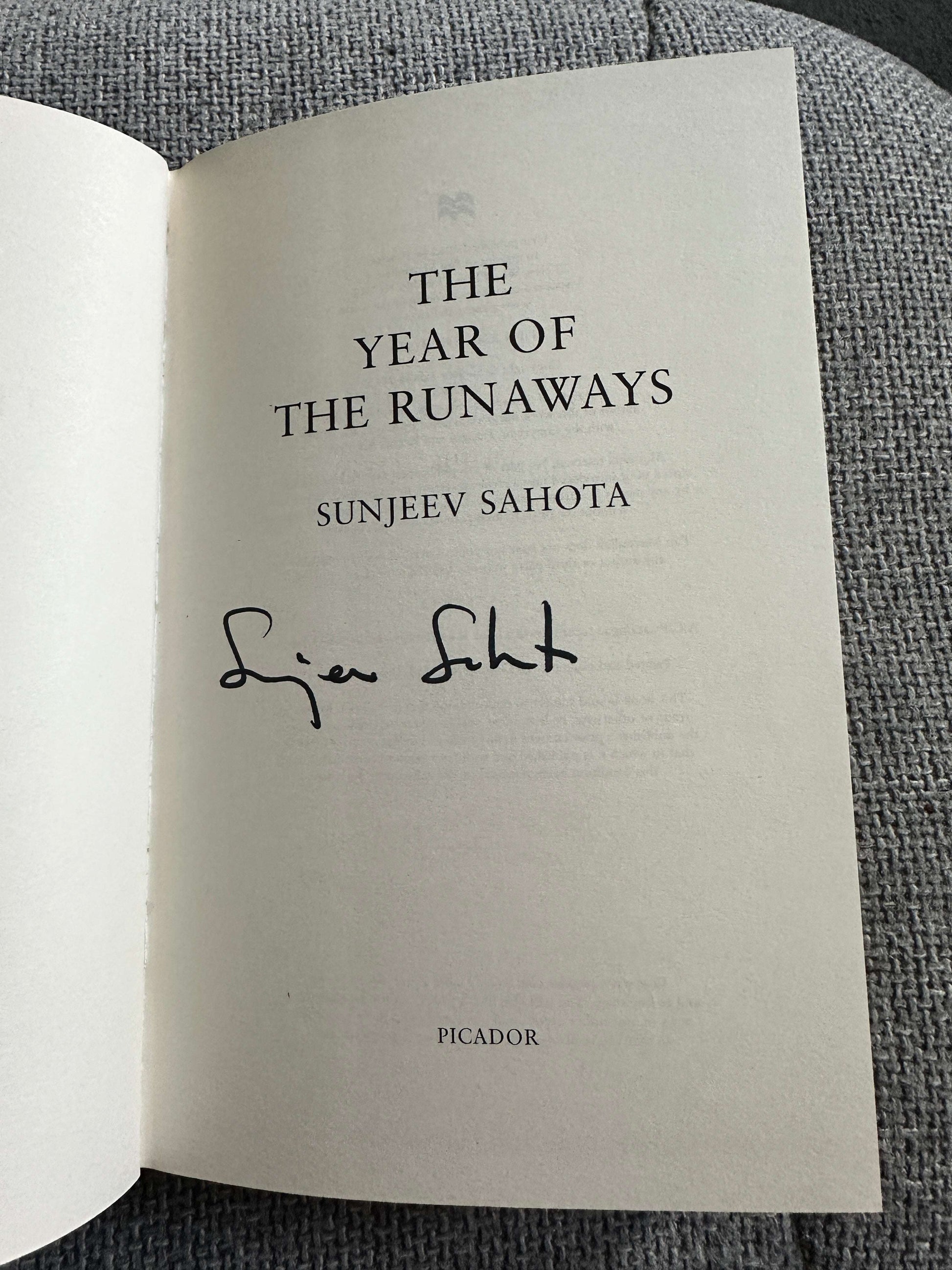 2015*1st Signed* The Year Of The Runaways - Sunjeev Sahota (Picador)