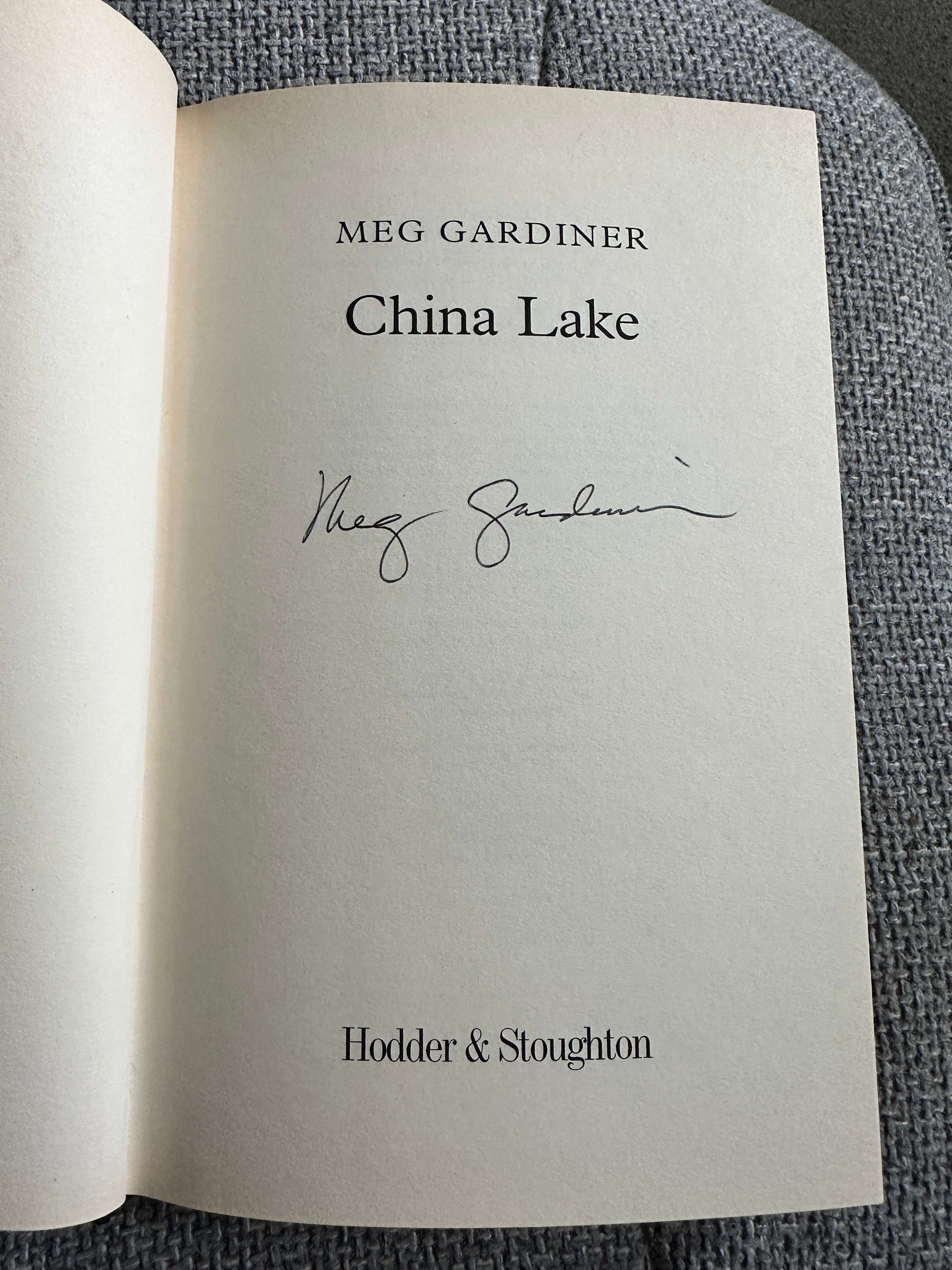 2002*1st Signed* China Lake - Meg Gardiner (Hodder & Stoughton)