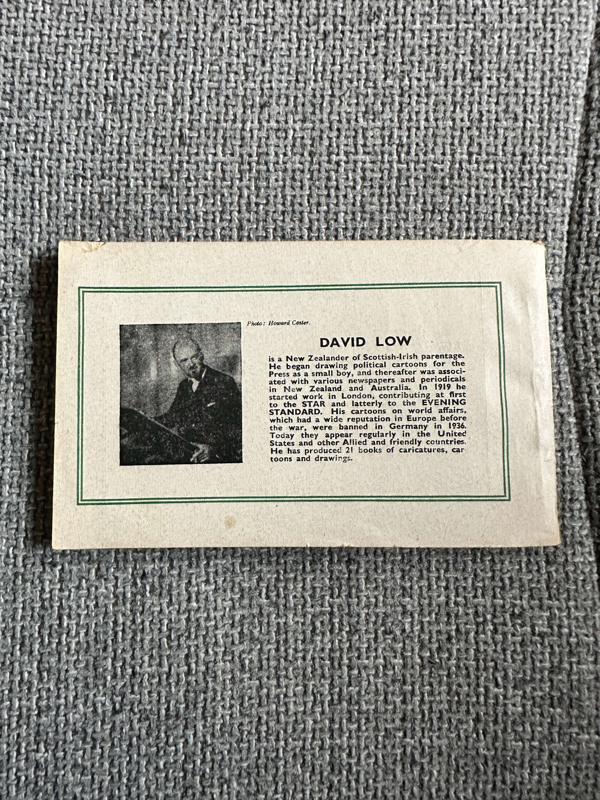 1942 The World At War - Low (Penguin Special)