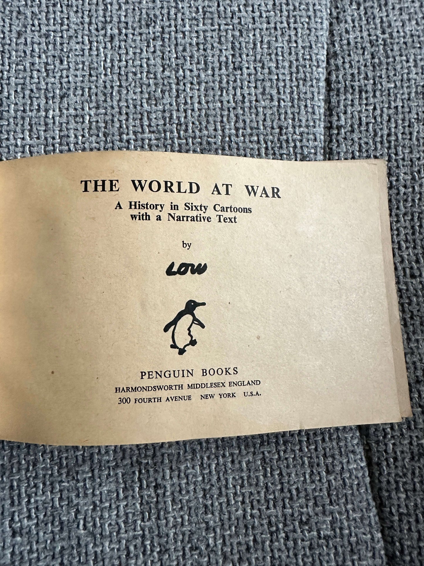 1942 The World At War - Low (Penguin Special)